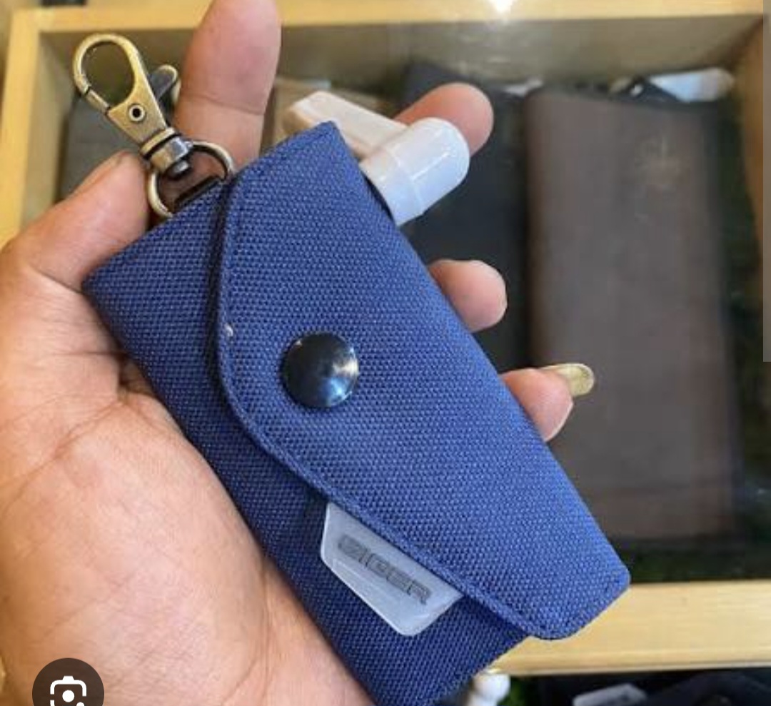 Foto laporan Dompet (eiger biru) berisi STNK PCX (HB4950)
