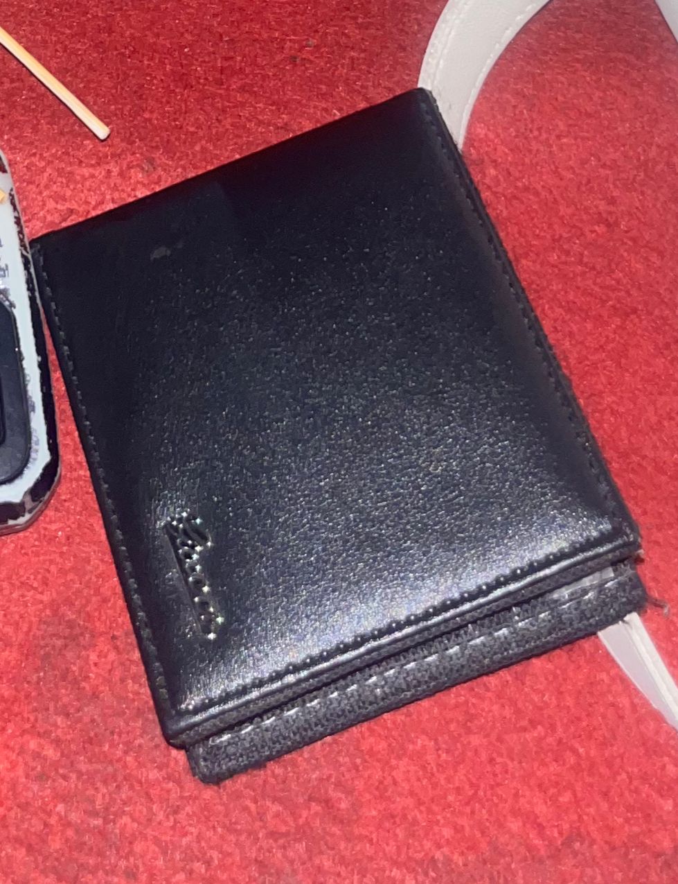 Foto laporan dompet (HB5024)