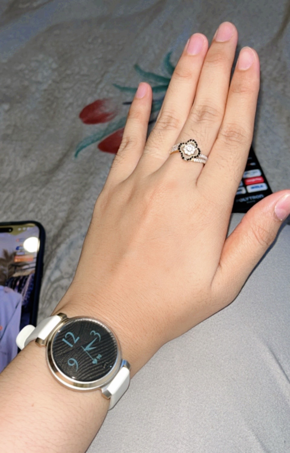 Foto laporan Jam garmin lily 2 warna cream gold (HB5031)