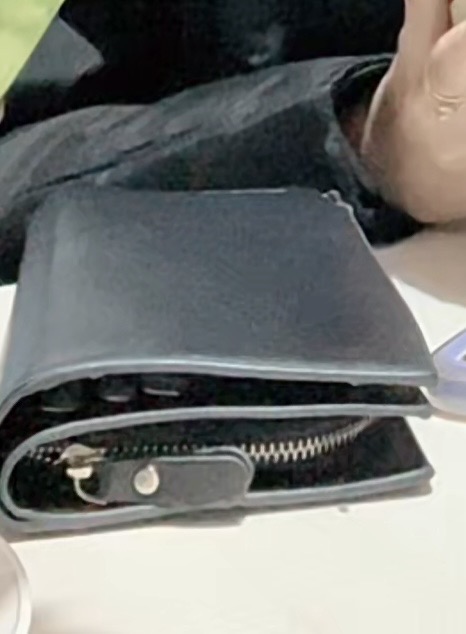 Foto laporan Dompet panjang warna hitam merk balerry (HB5403)