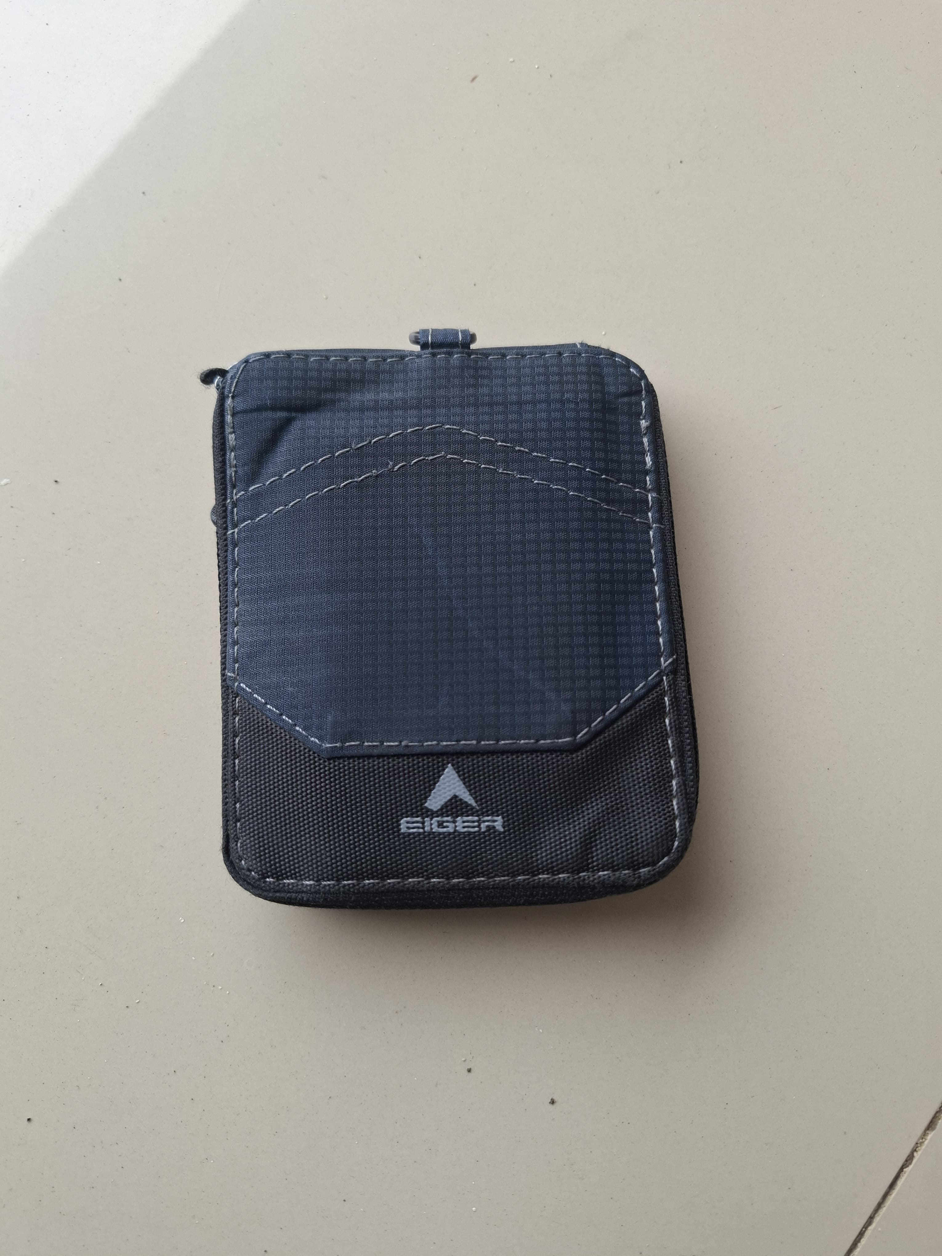 Foto laporan Dompet merk Eiger warna Biru (HB5446)