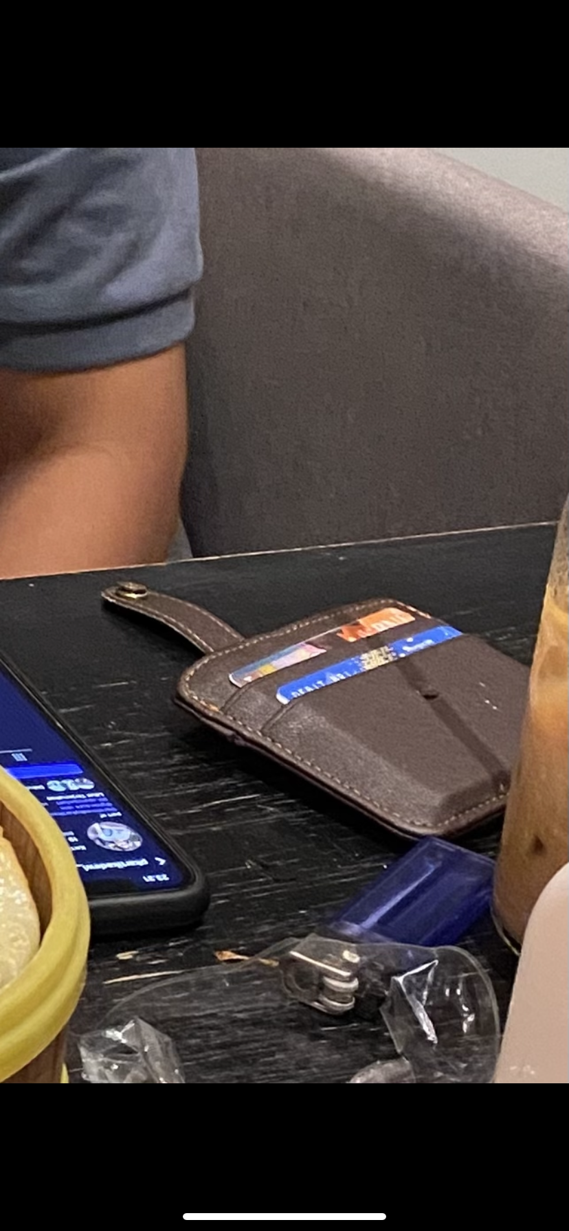 Foto laporan dompet kartu warna cokelat (HB5475)