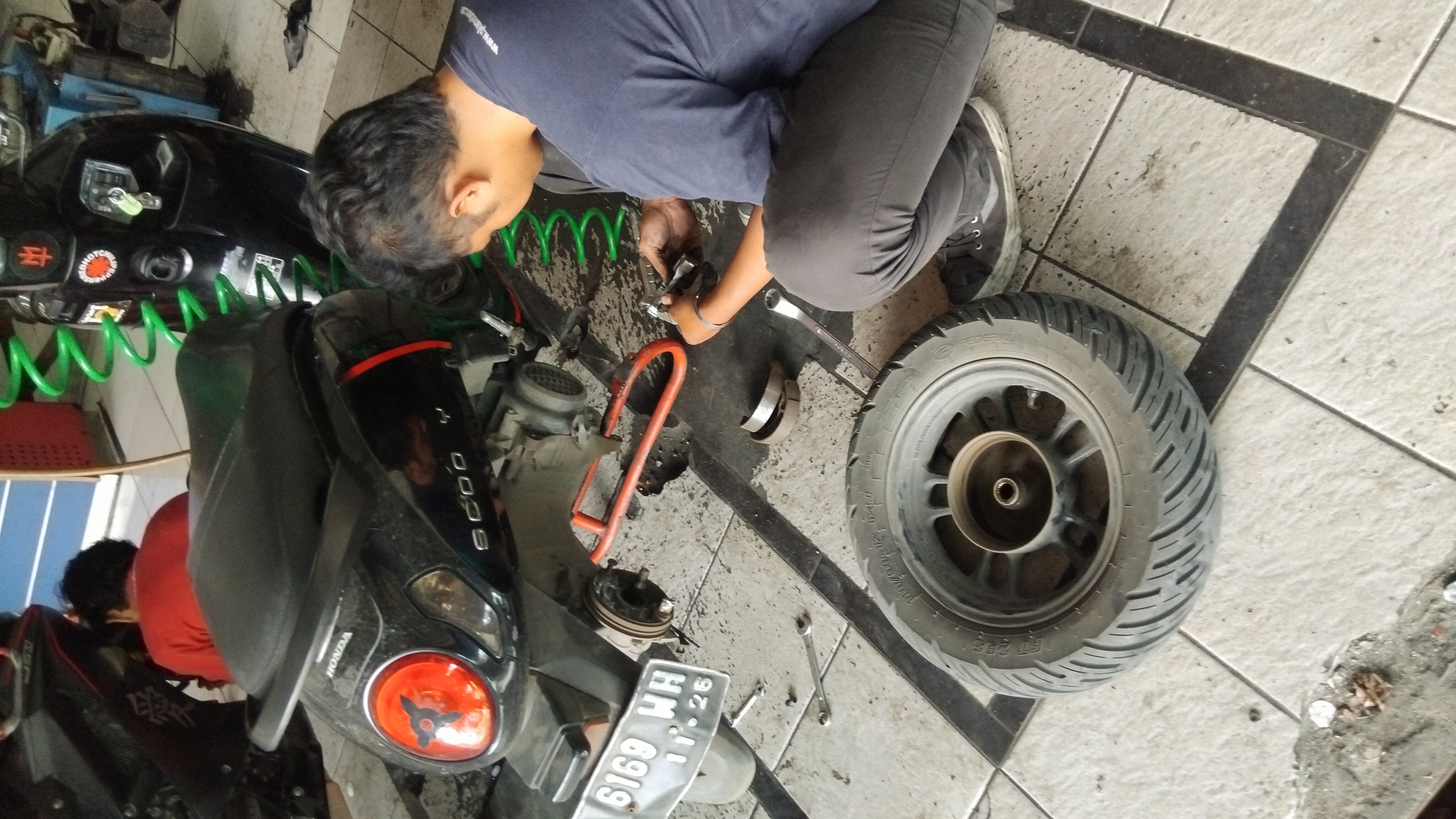 Foto laporan Motor Scoopy warna hitam (HB5751)