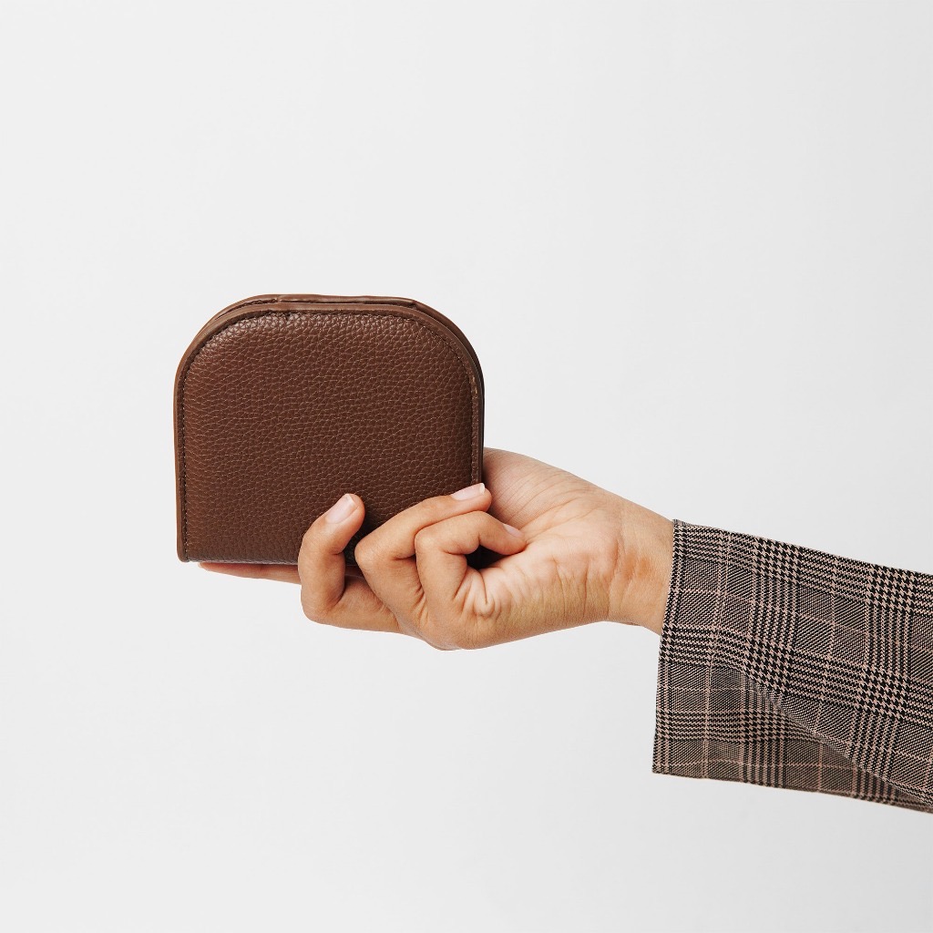 Foto laporan dompet warna coklat (HB5983)