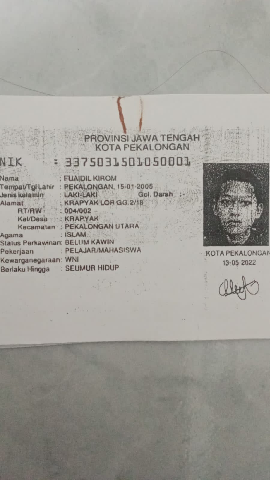 Foto laporan tas berisi hp oppo reno5 , uang 300k , ktp (HB6036)