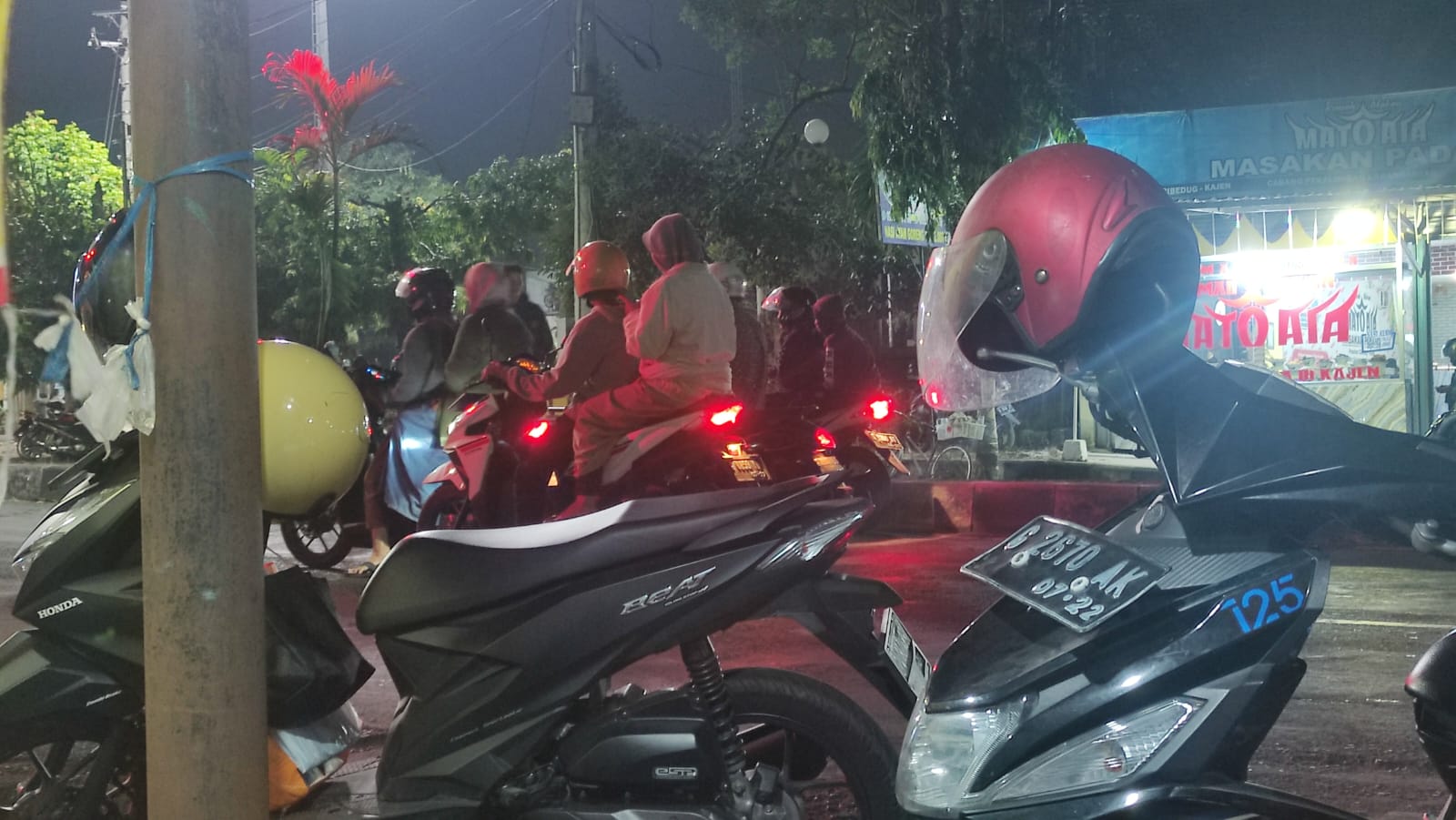 Foto laporan Motor Beat Deluxe hitam (HB6170)