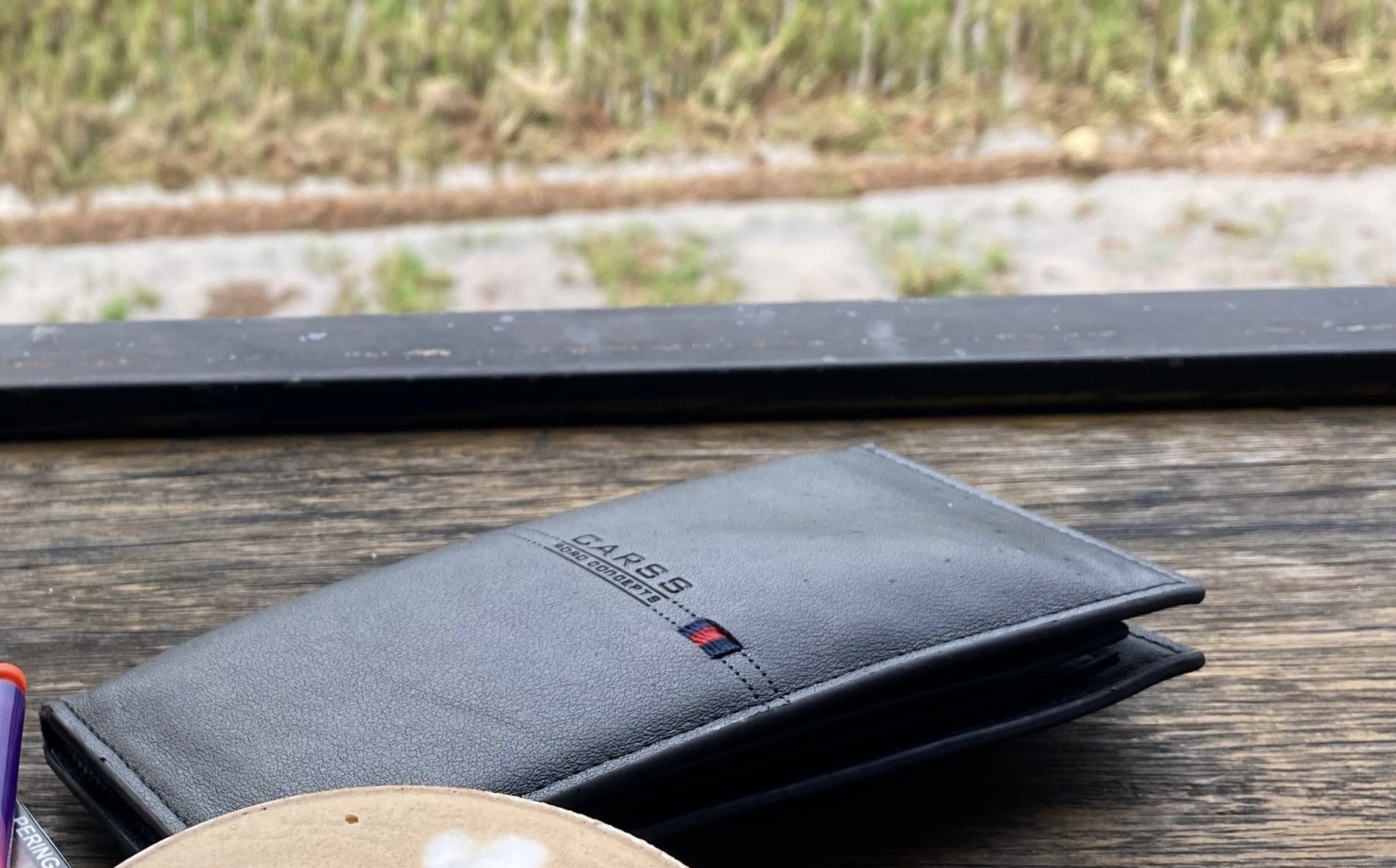 Foto laporan dompet warna hitam (HB6362)