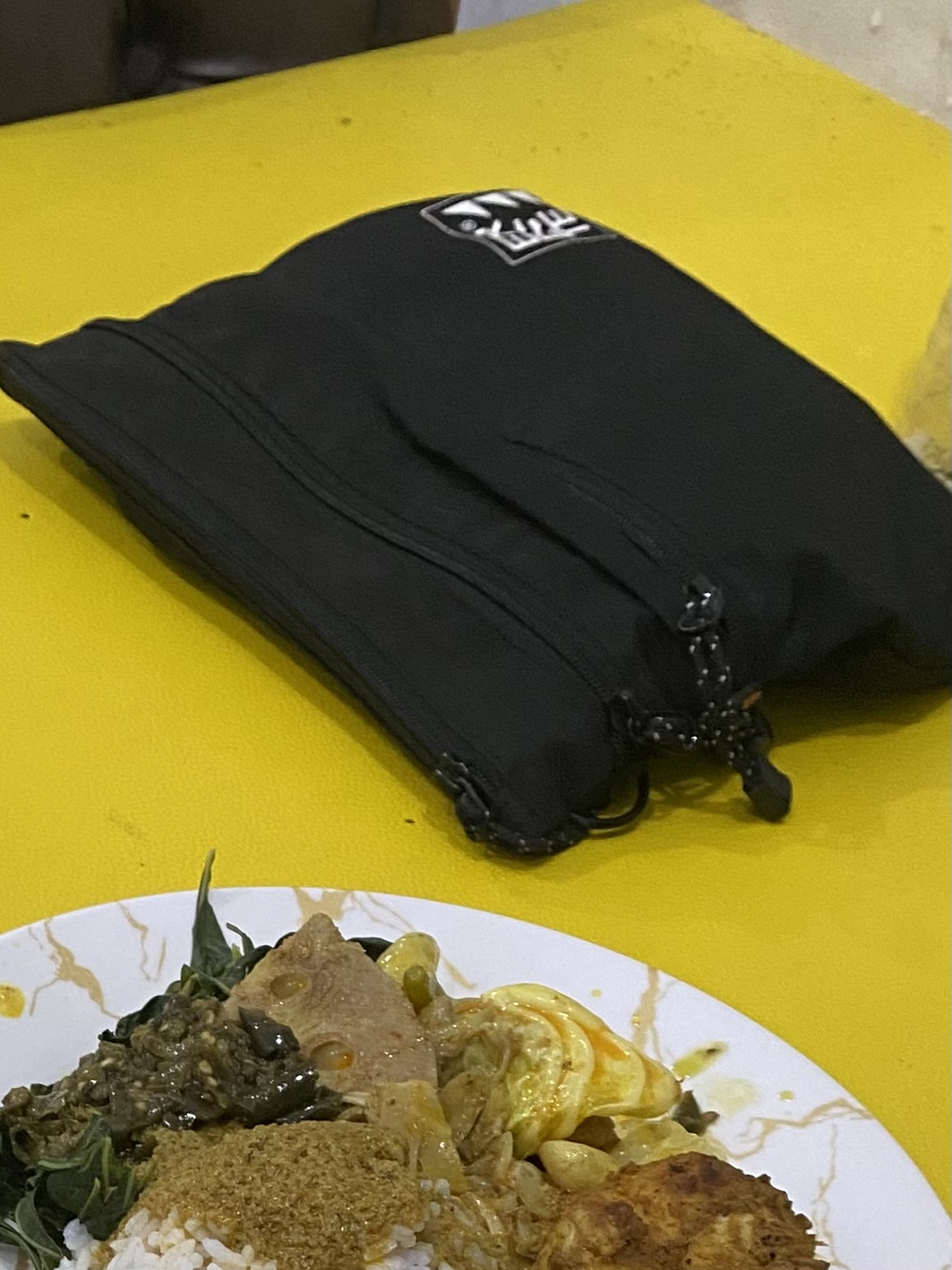 Foto laporan tas berisi dompet dan barang berharga lainnya (HB6439)