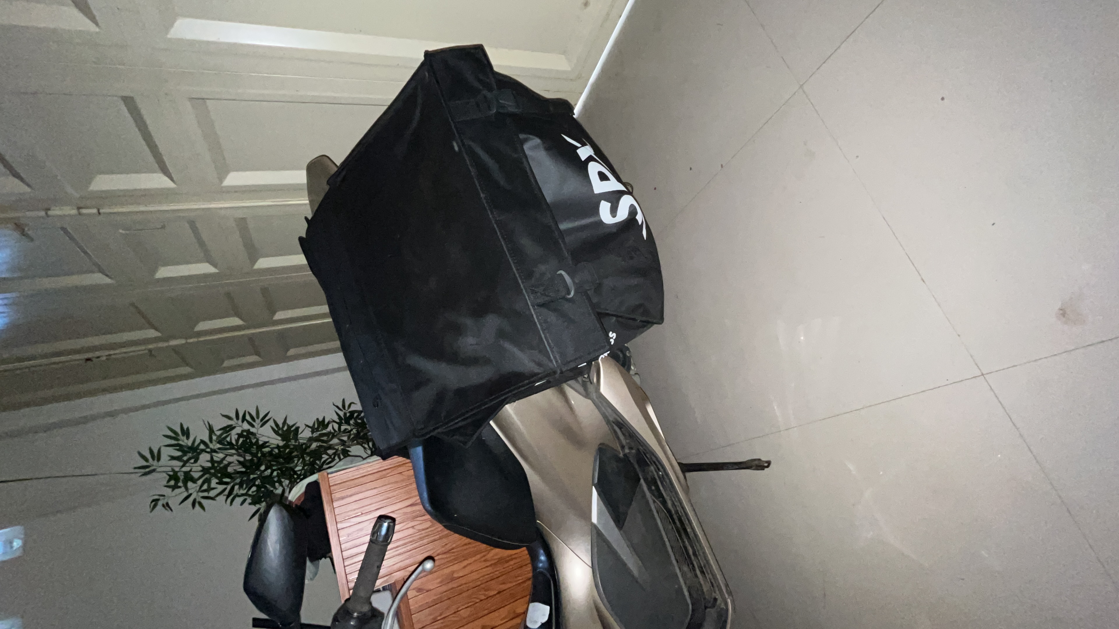 Foto laporan Keranjang kurir SPX hitam hilang (HB6533)