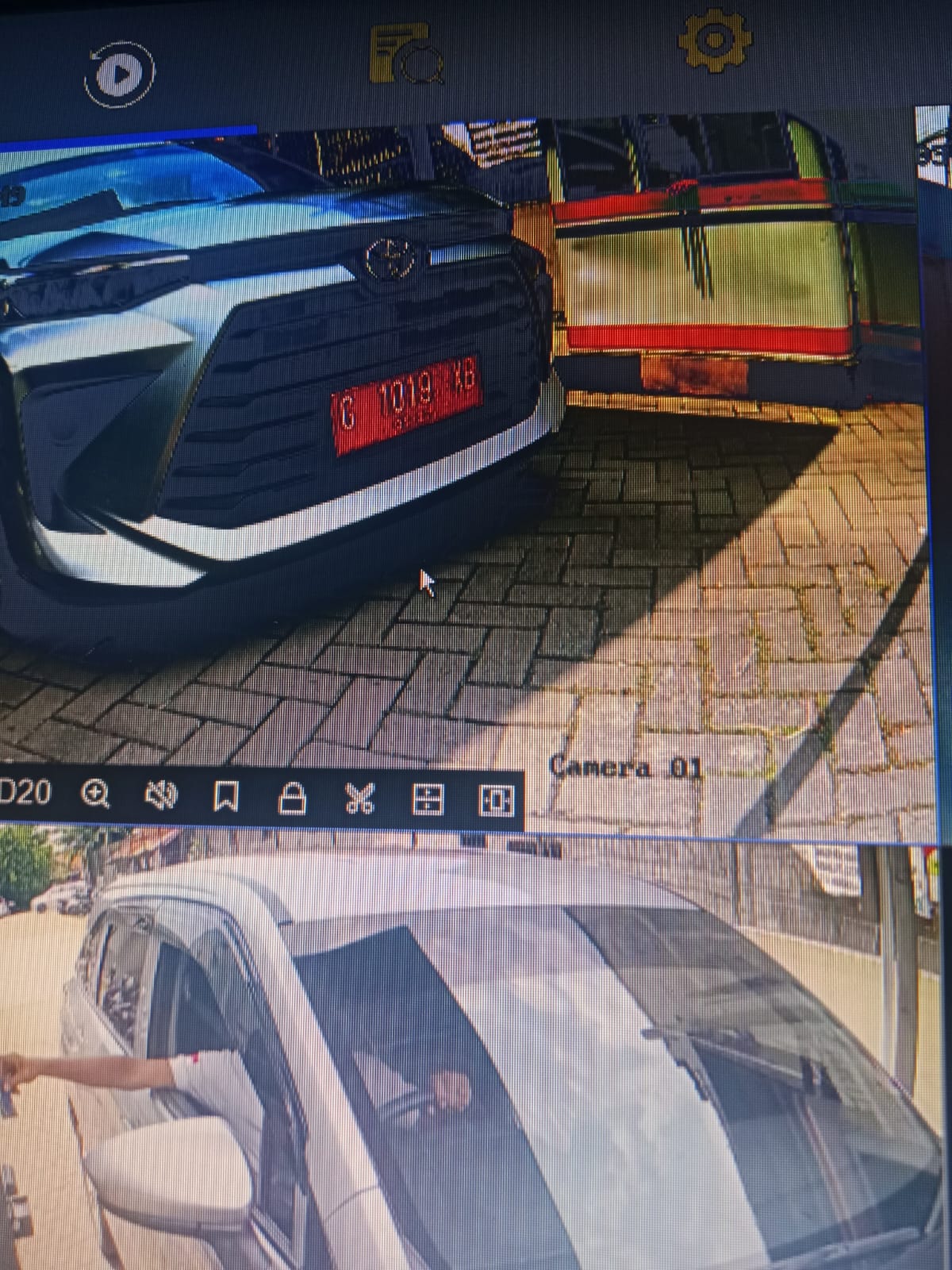 Foto laporan Dompet hilang, dari CCTV terlihat mobil yang ambil Mobil Siaga Desa, Plat Mobil Warna Merah (HB6569)