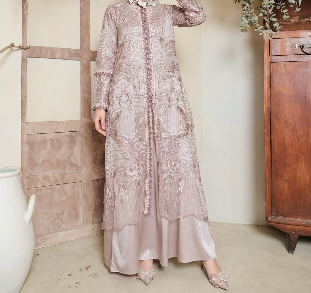 Foto laporan Baju gamis dalam wadah ziplok warna taupe pink kecoklatan. Merek merek anaya (HB6626)