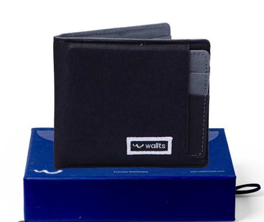 Foto laporan Dompet Hitam Merek Wallts identitas Salman Muntaqo A (HB6701)