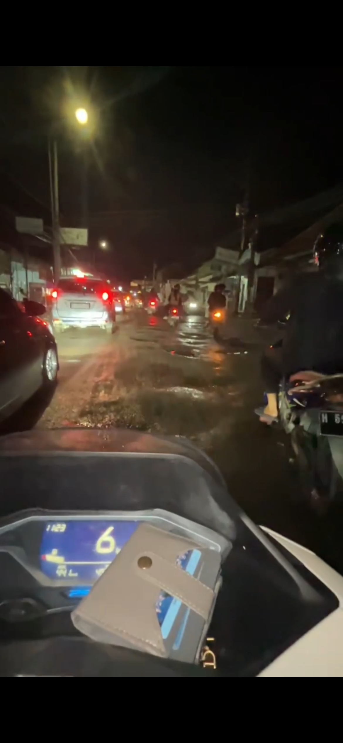 Foto laporan DOMPET BESERTA KARTU IDENTITAS (HB6815)