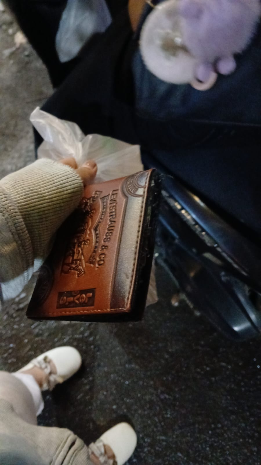 Foto laporan Dompet coklat (HB6991)