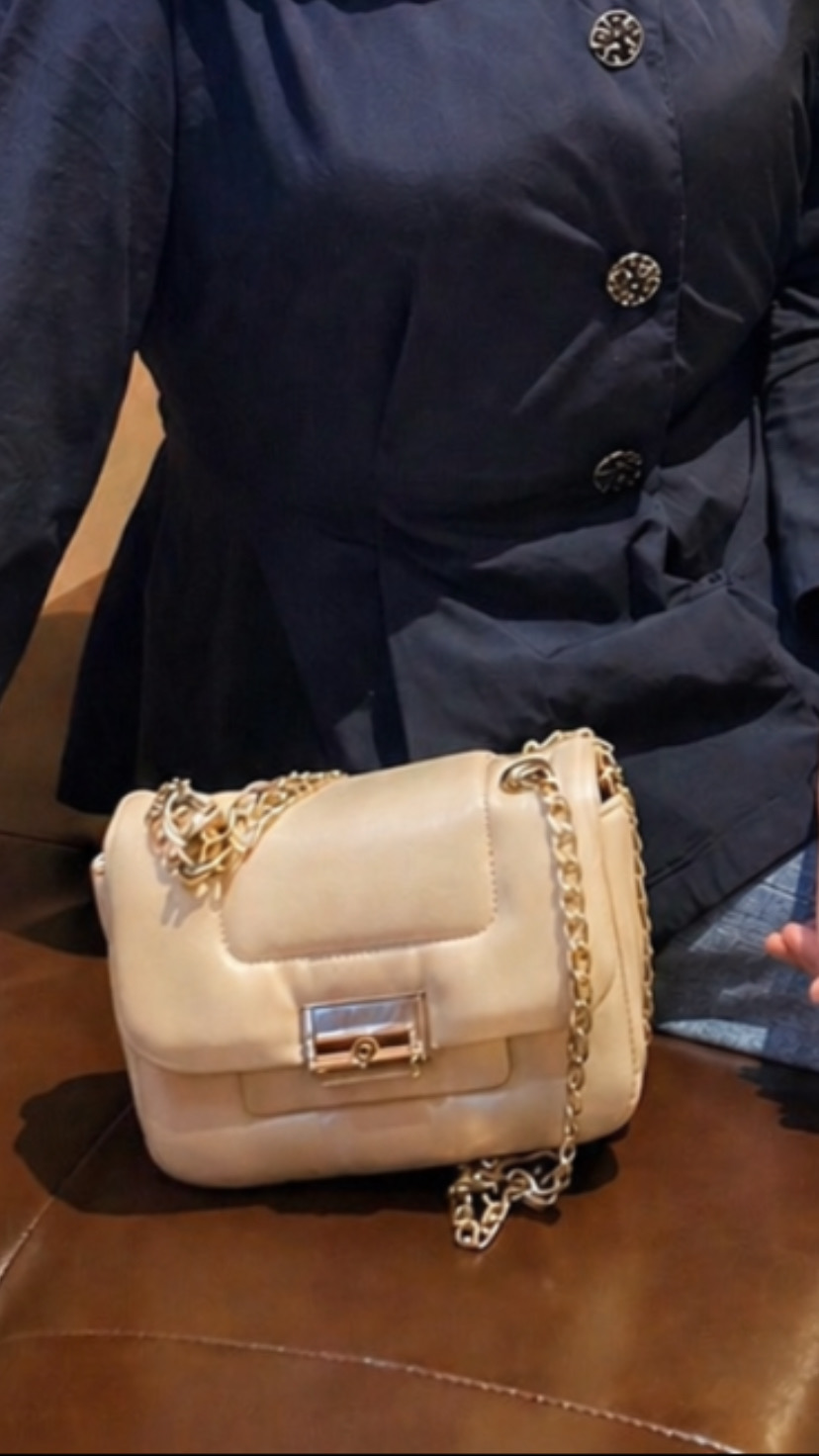 Foto laporan Tas warna cream (HB7095)