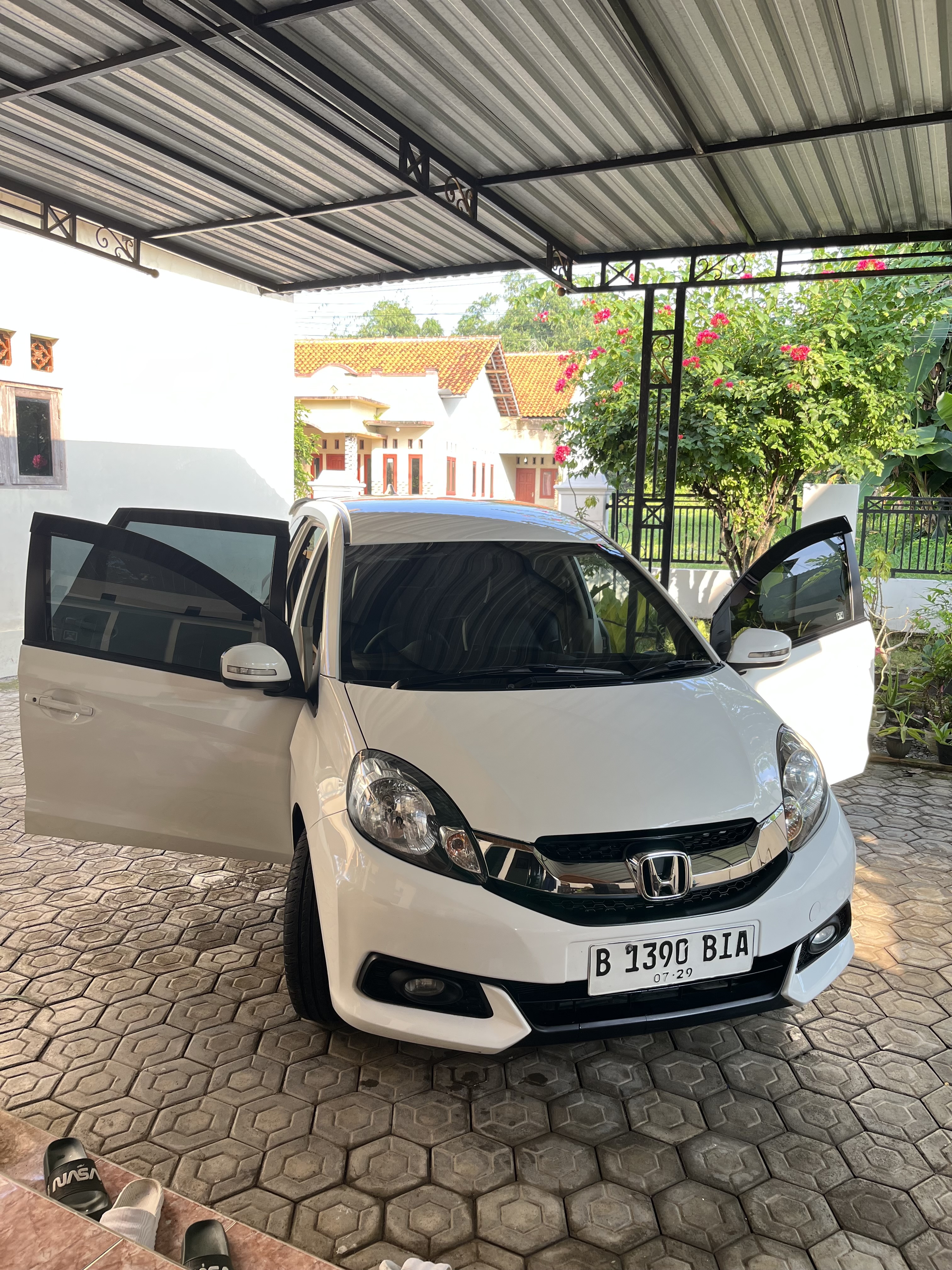 Foto laporan Hilang/ di curi mobil honda mobilio (HB7136)
