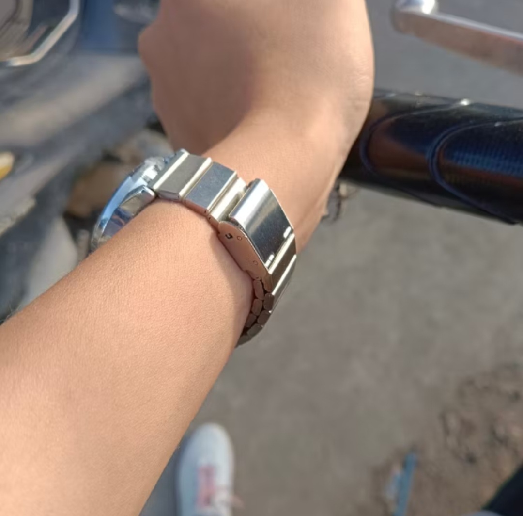 Foto laporan jam tangan (HB7277)