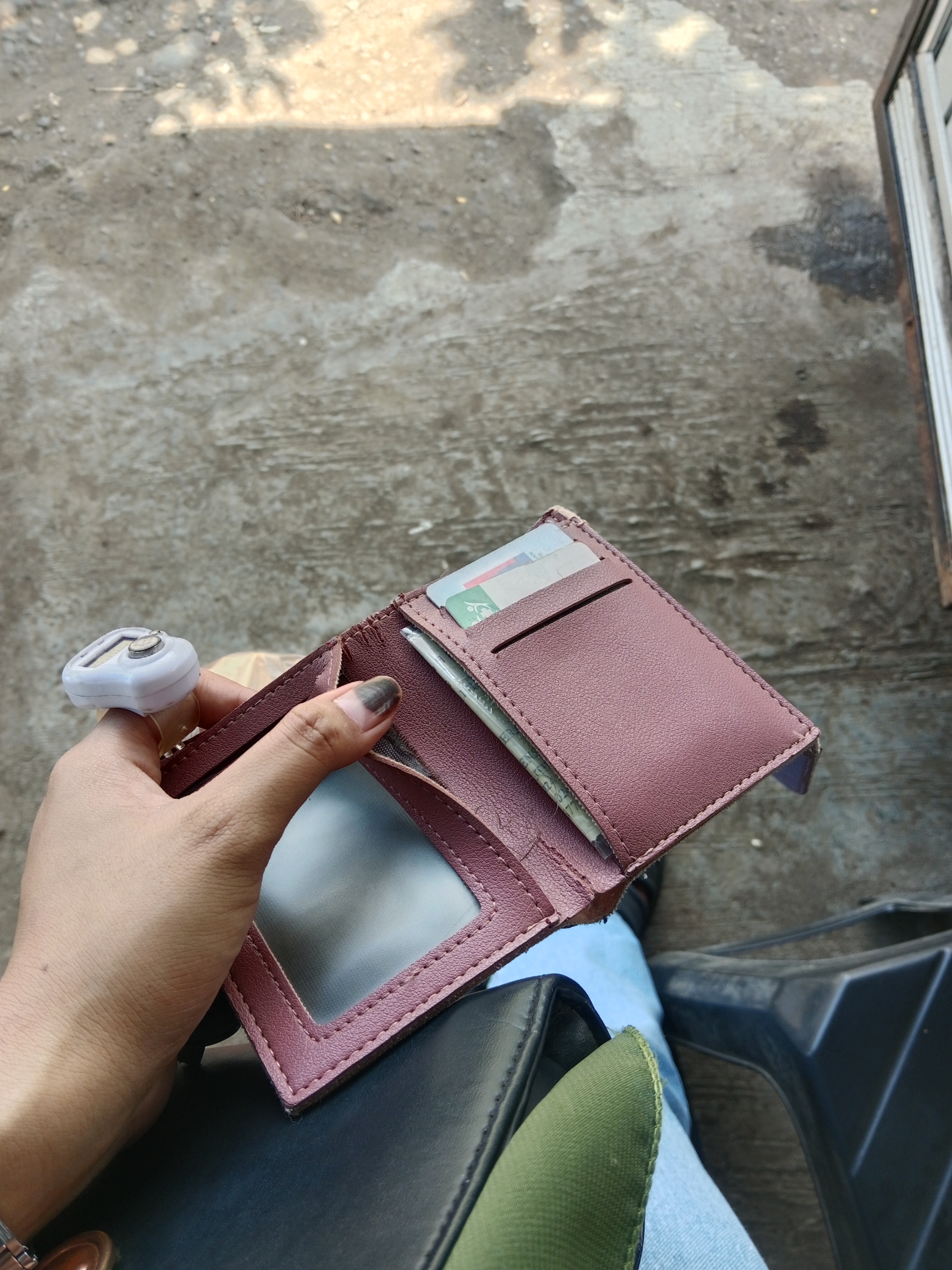 Foto laporan dompet (HB7286)