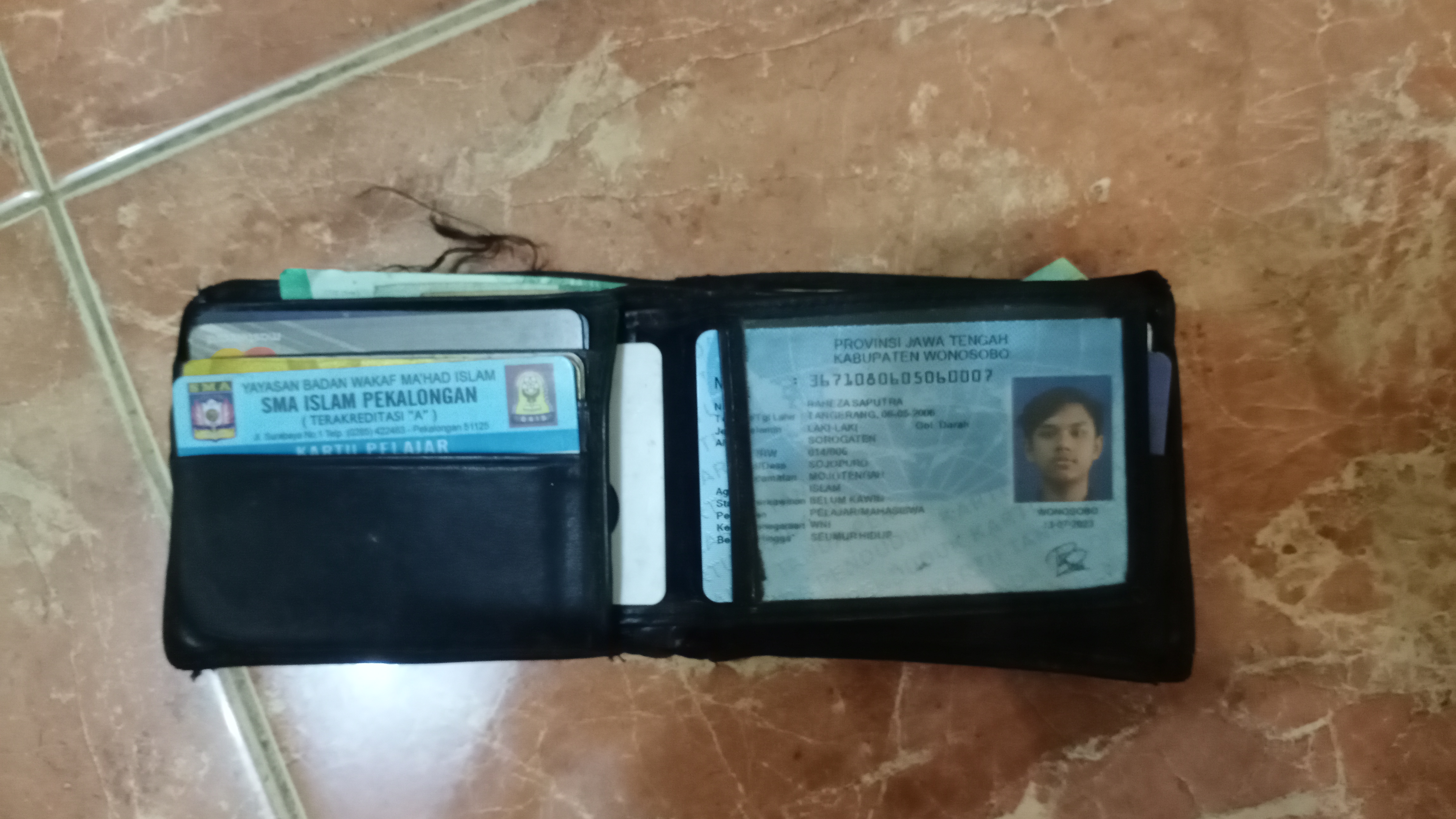 Foto laporan Dompet beserta isinya termasuk KTP dll (TB0066)