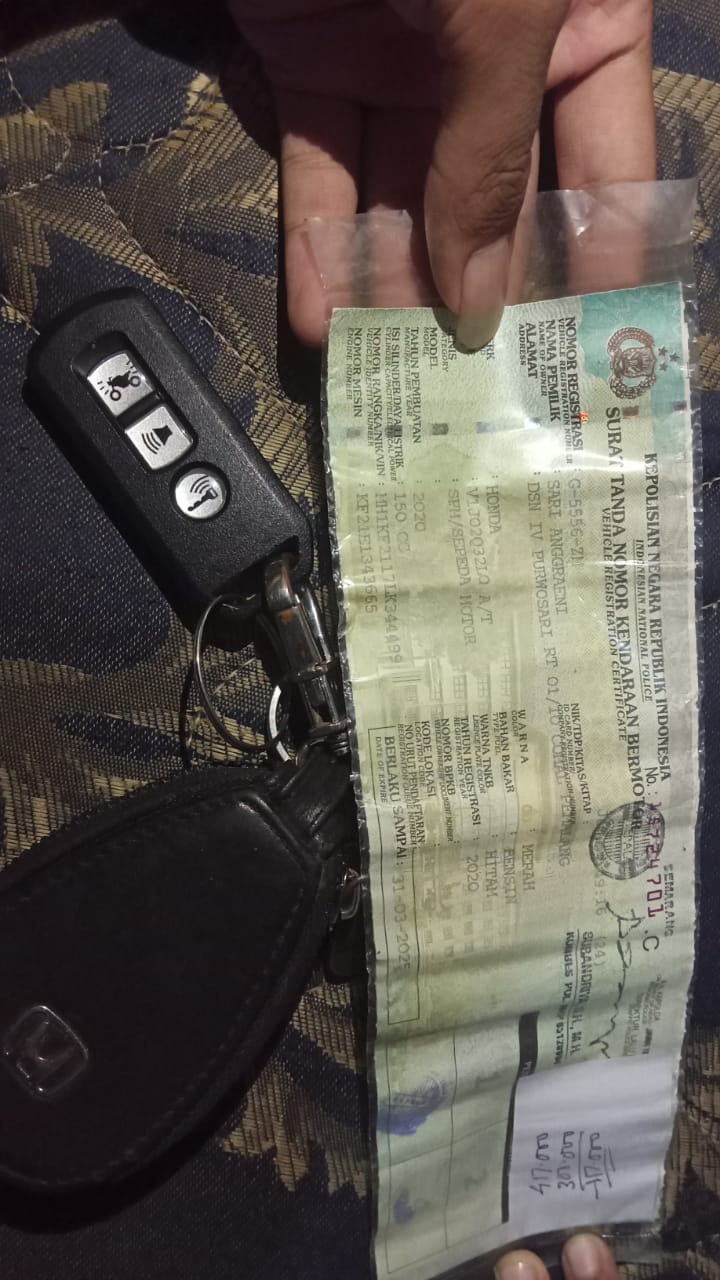 Foto laporan STNK dan kunci motor (TB0116)