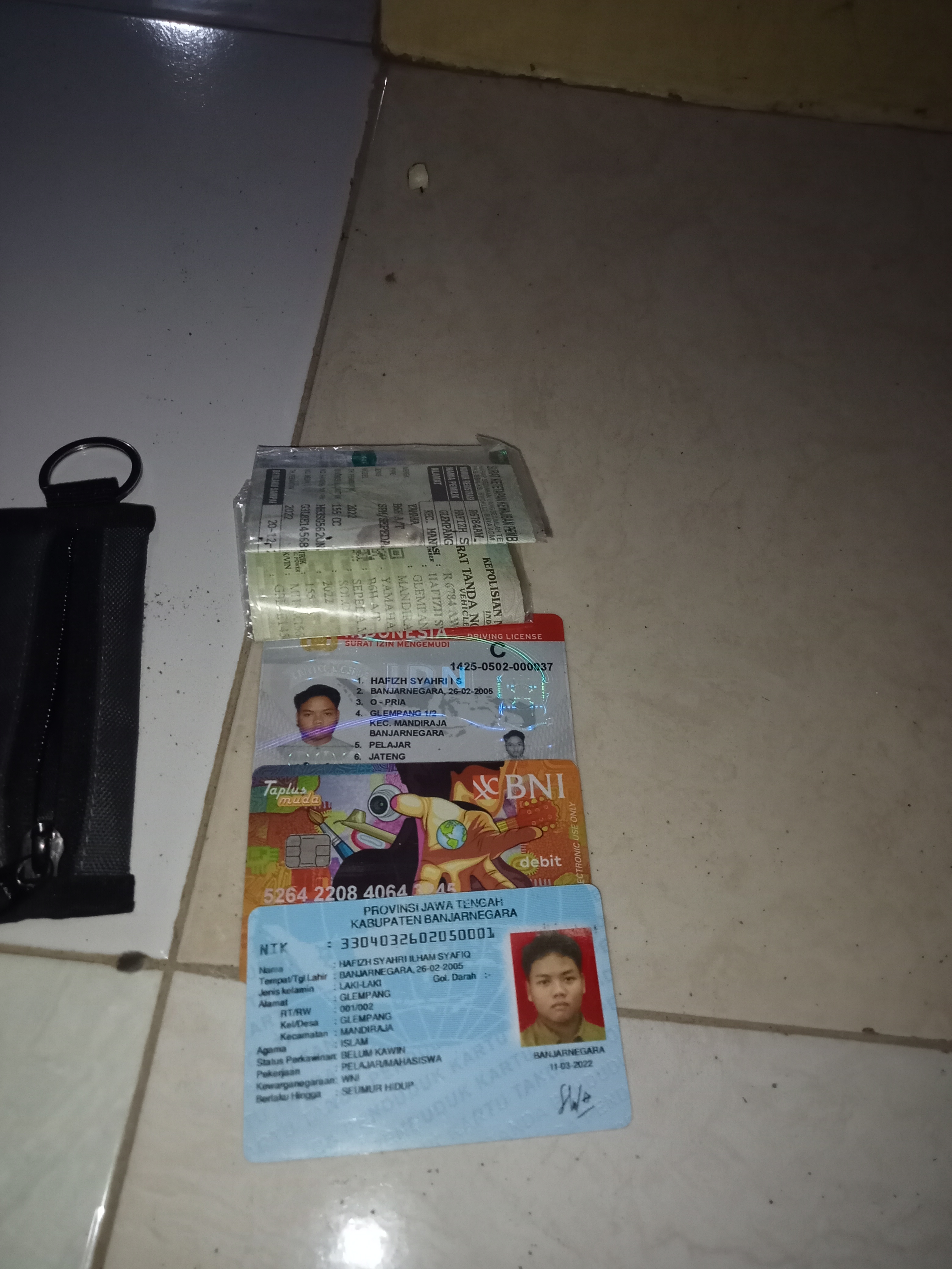 Foto laporan Dompet gantungan kunci (TB0143)
