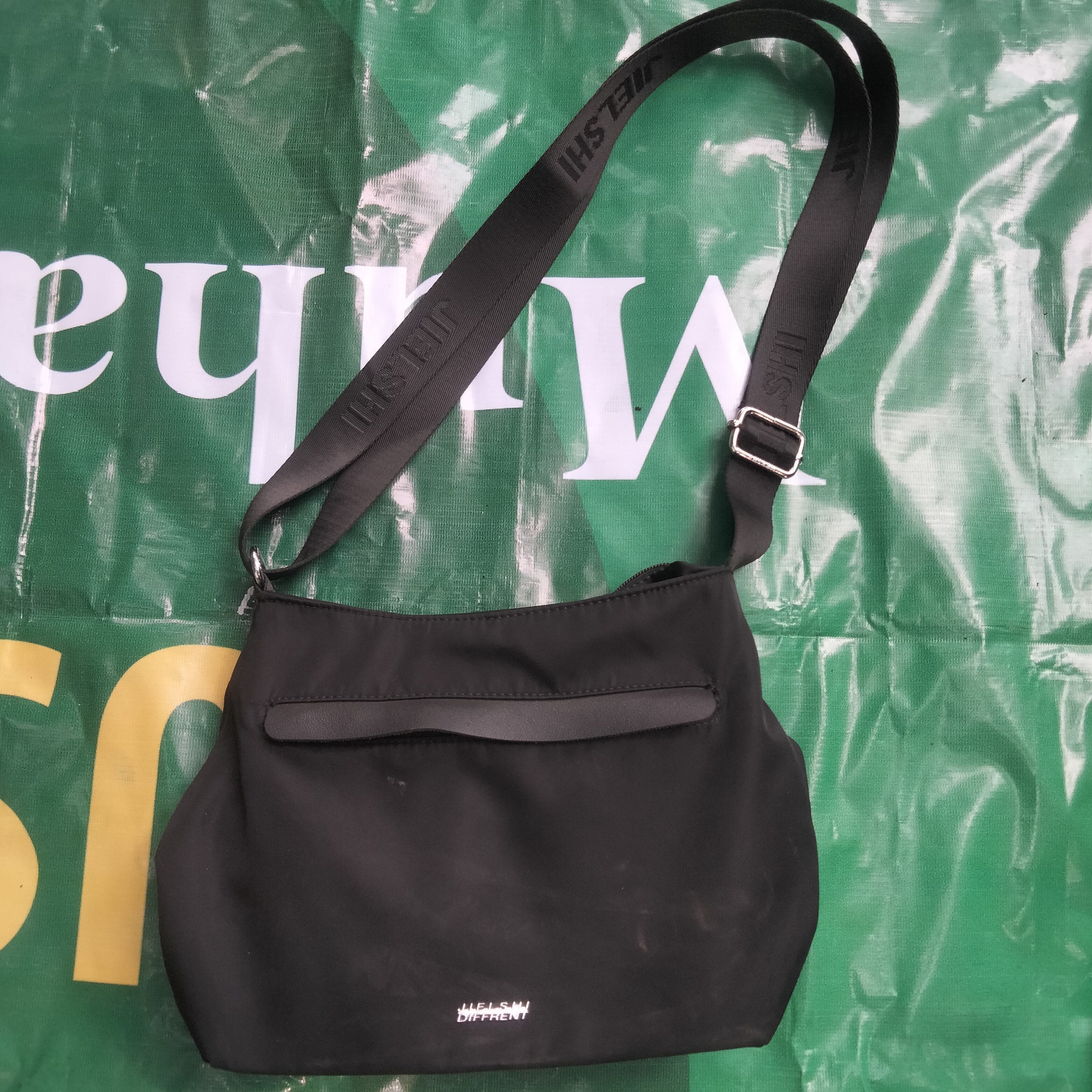 Foto laporan Tas, berisi dompet, dan tanda pengenal, kunci motor, kunci rumah (TB0147)