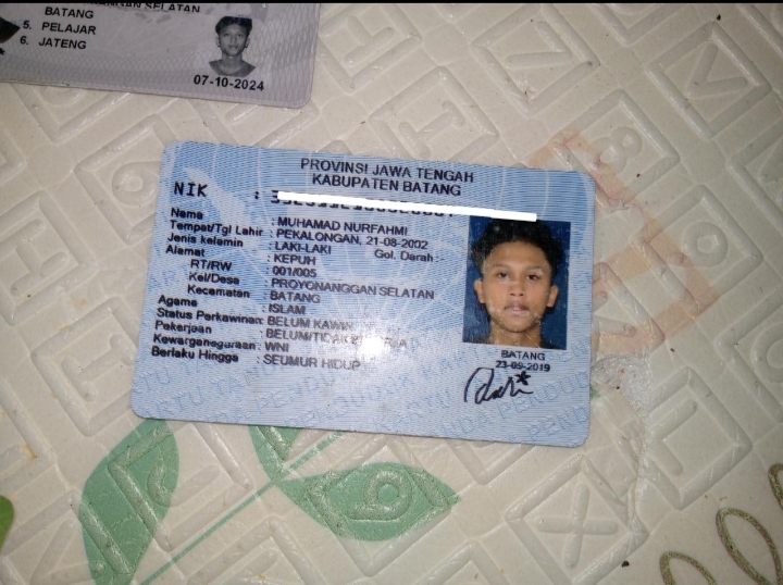 Foto laporan Hp iPhone, dompet ( berisi kartu-kartu penting, ATM, dll) sejumlah uang, dan tas berisi pakaian (TB0200)