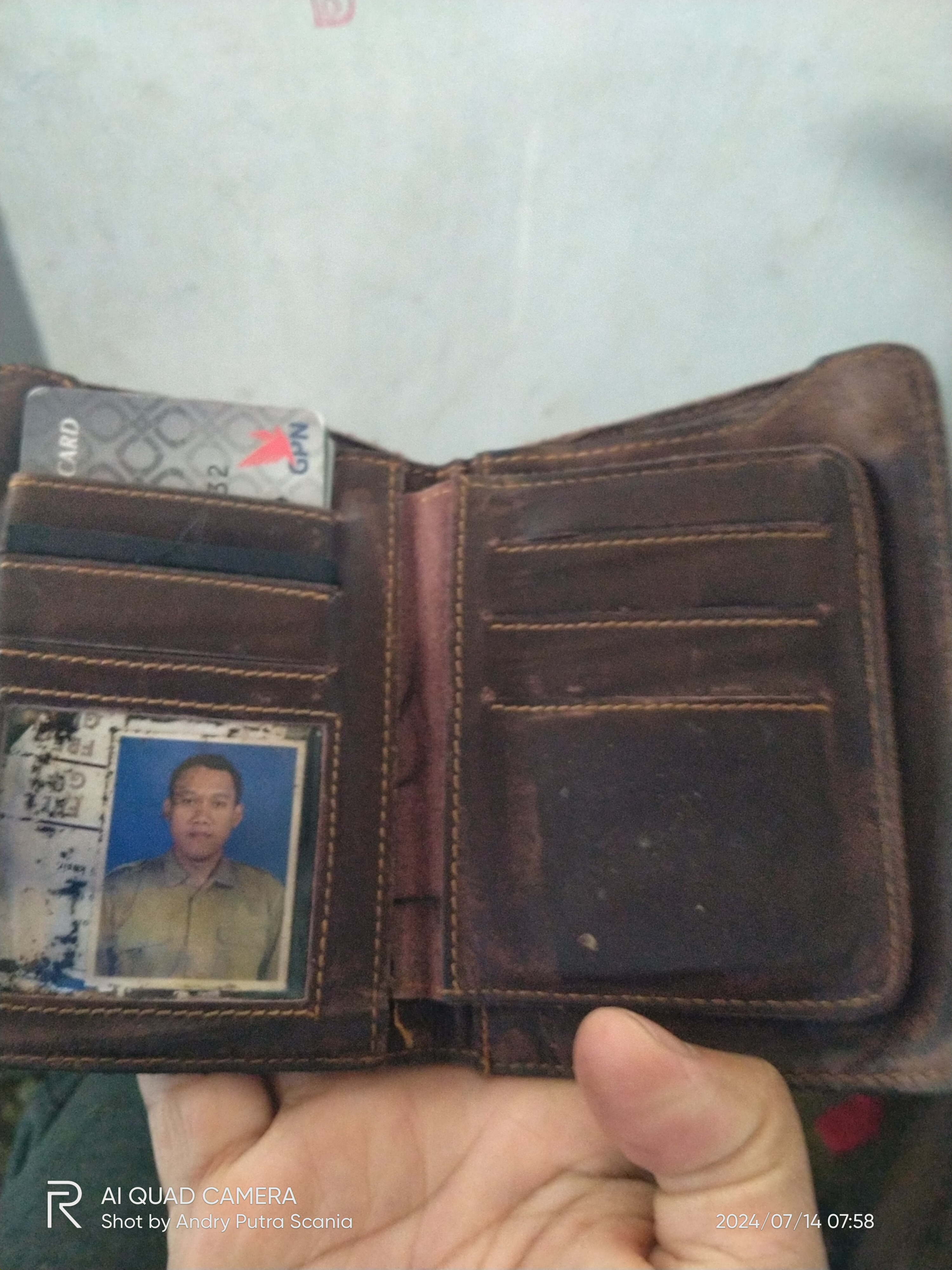 Foto laporan dompet (TB0203)