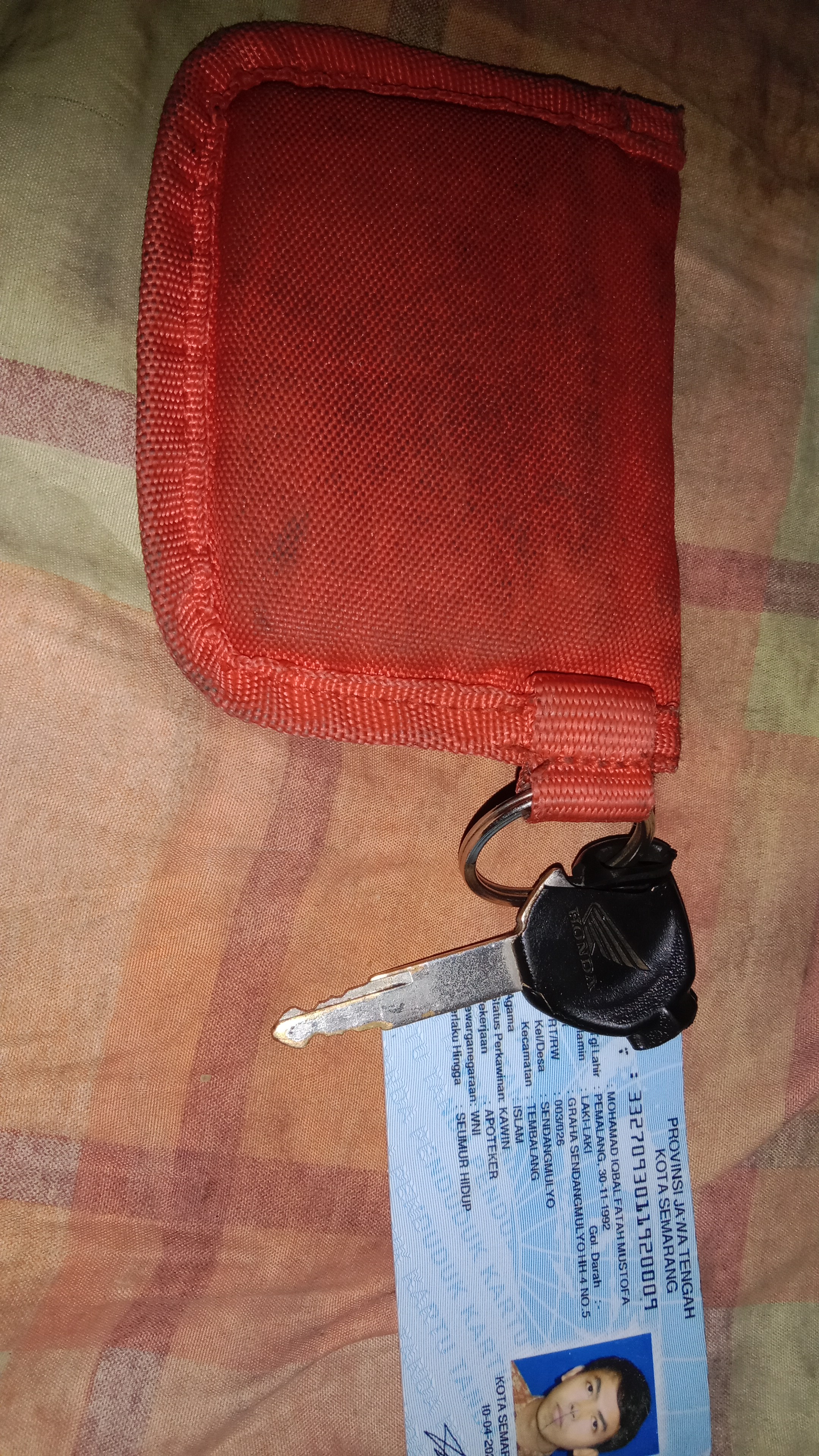 Foto laporan kunci motor+gantungan kunci dompet (TB0303)