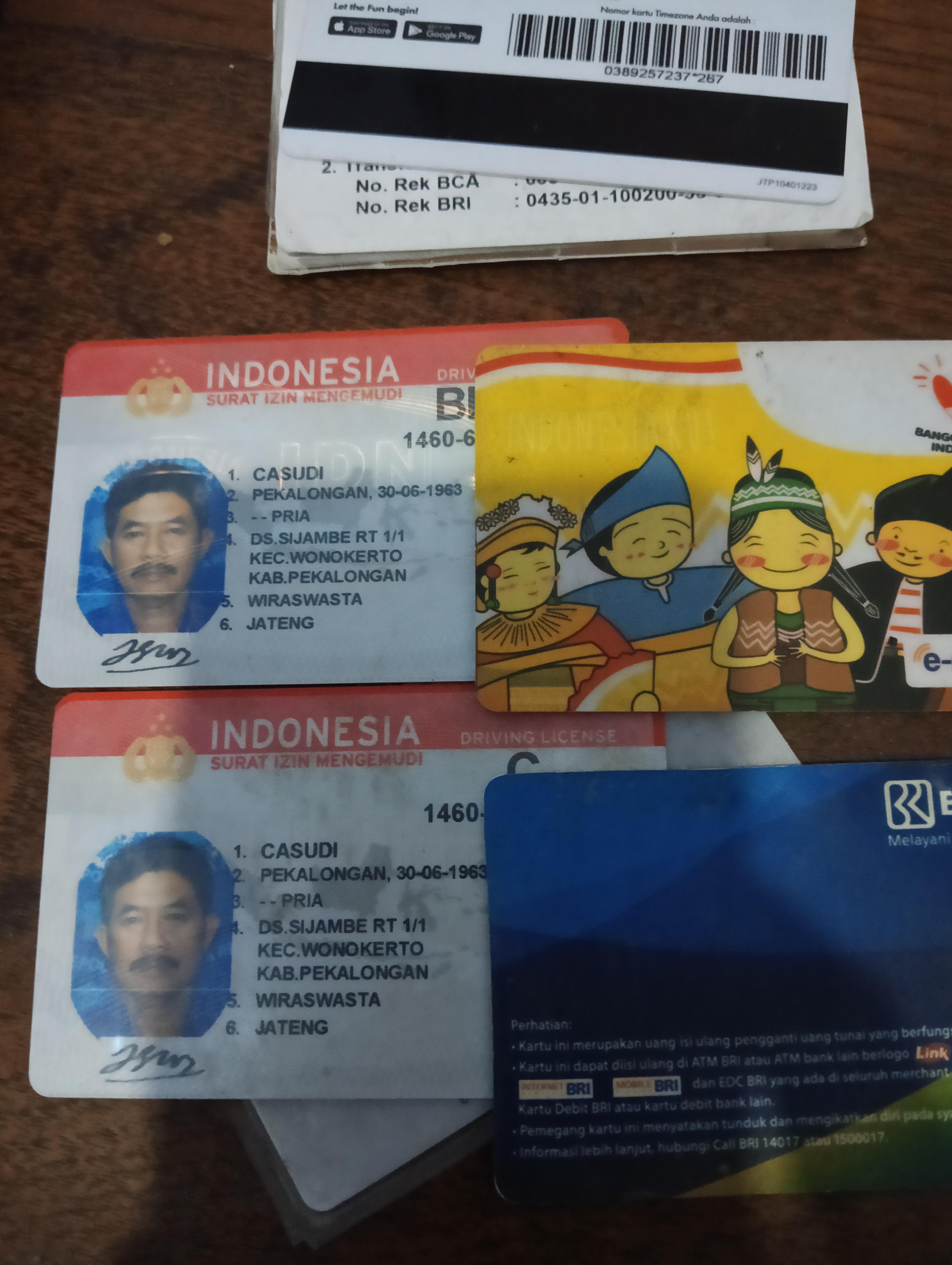 Foto laporan KTP, SIM C, SIM B1, EMONEY, BRIZZI, DLL. Tanpa Dompet (TB0386)