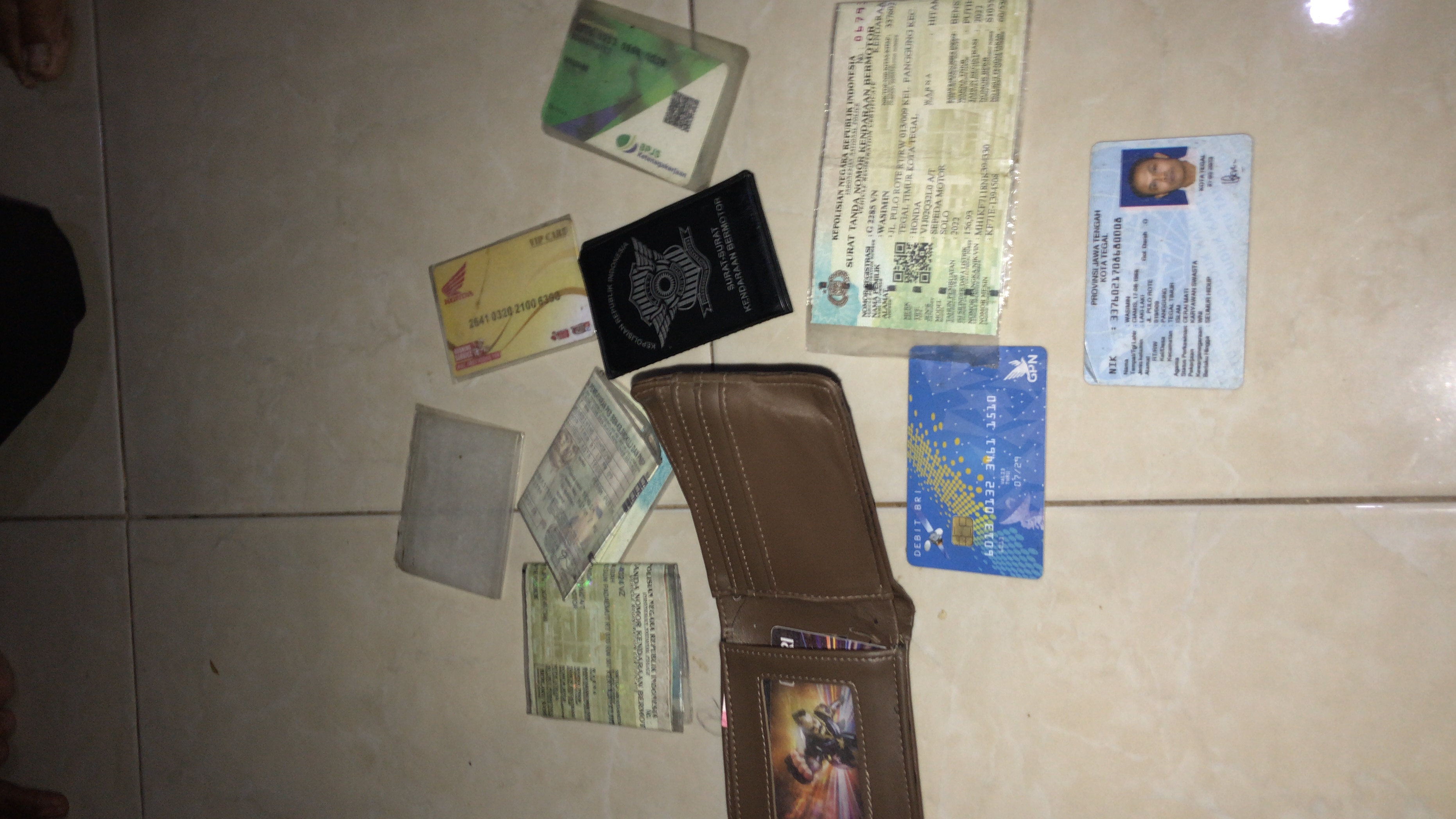 Foto laporan Dompet berserat isinya (TB0404)