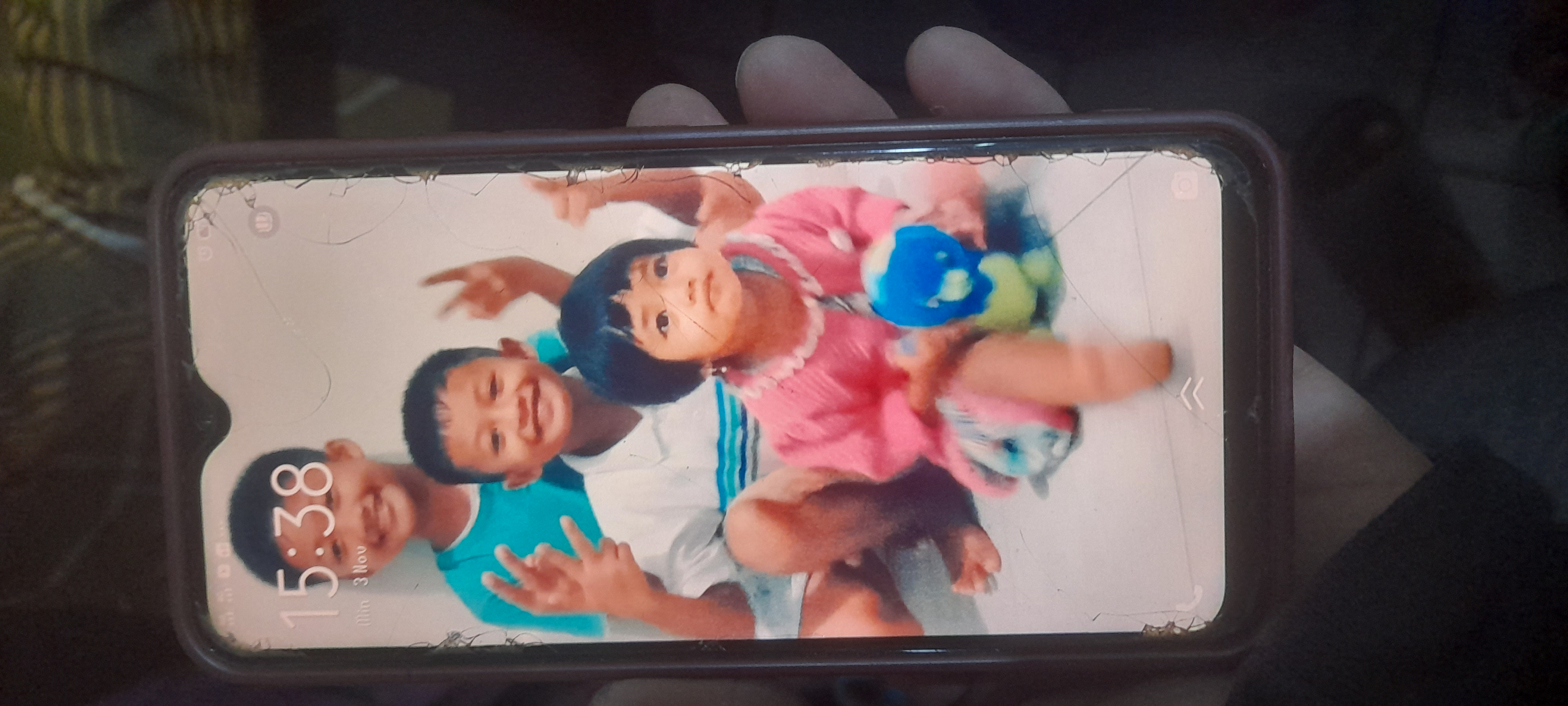 Foto laporan tidak bermerek (TB0415)