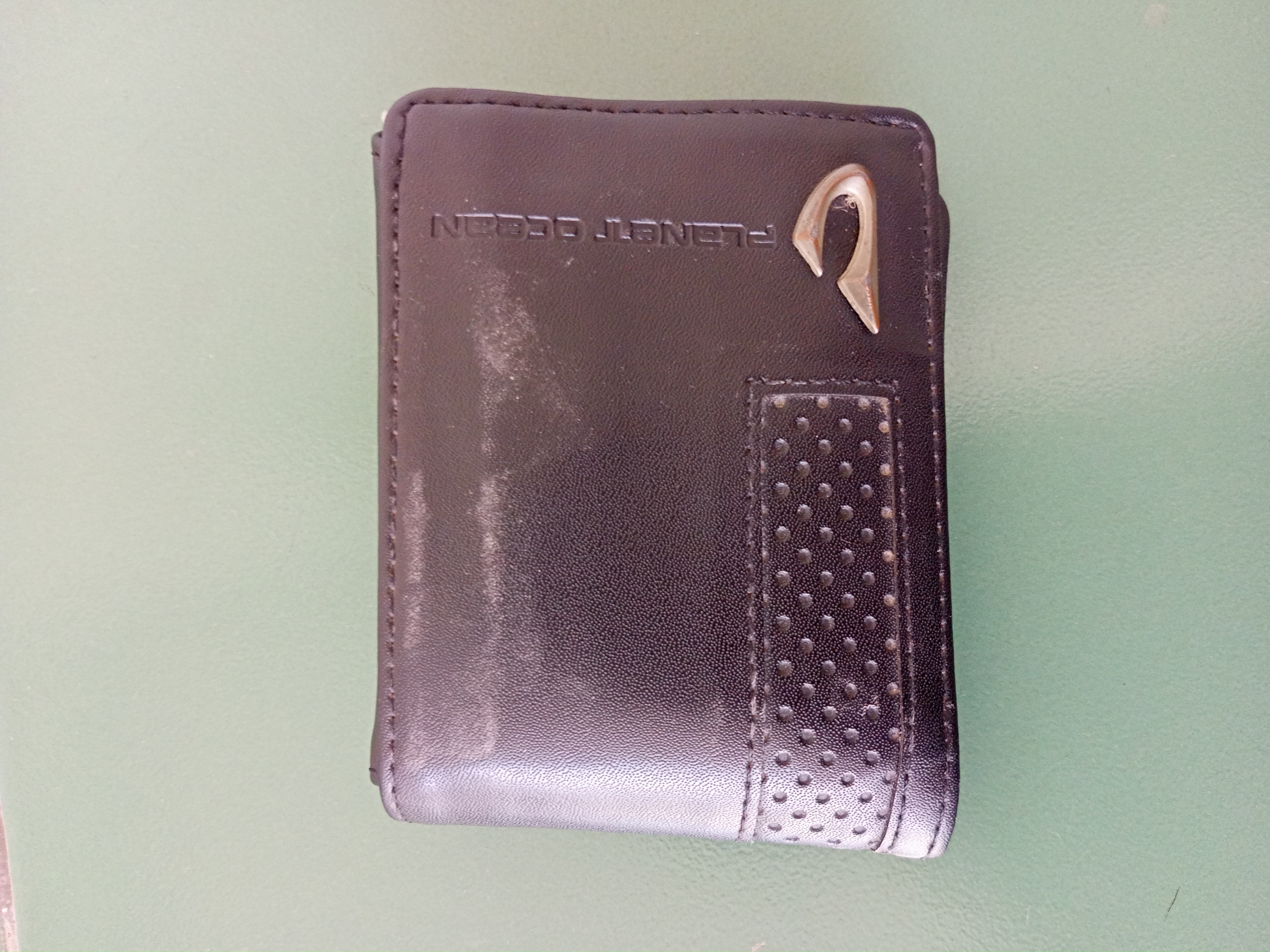 Foto laporan Dompet warna hitam, atas nama Nafal Areohmansyah. Berisi KTP, ATM,SIM C,stnk atas nama Totok Tri Soetjahjono, dll (TB0423)