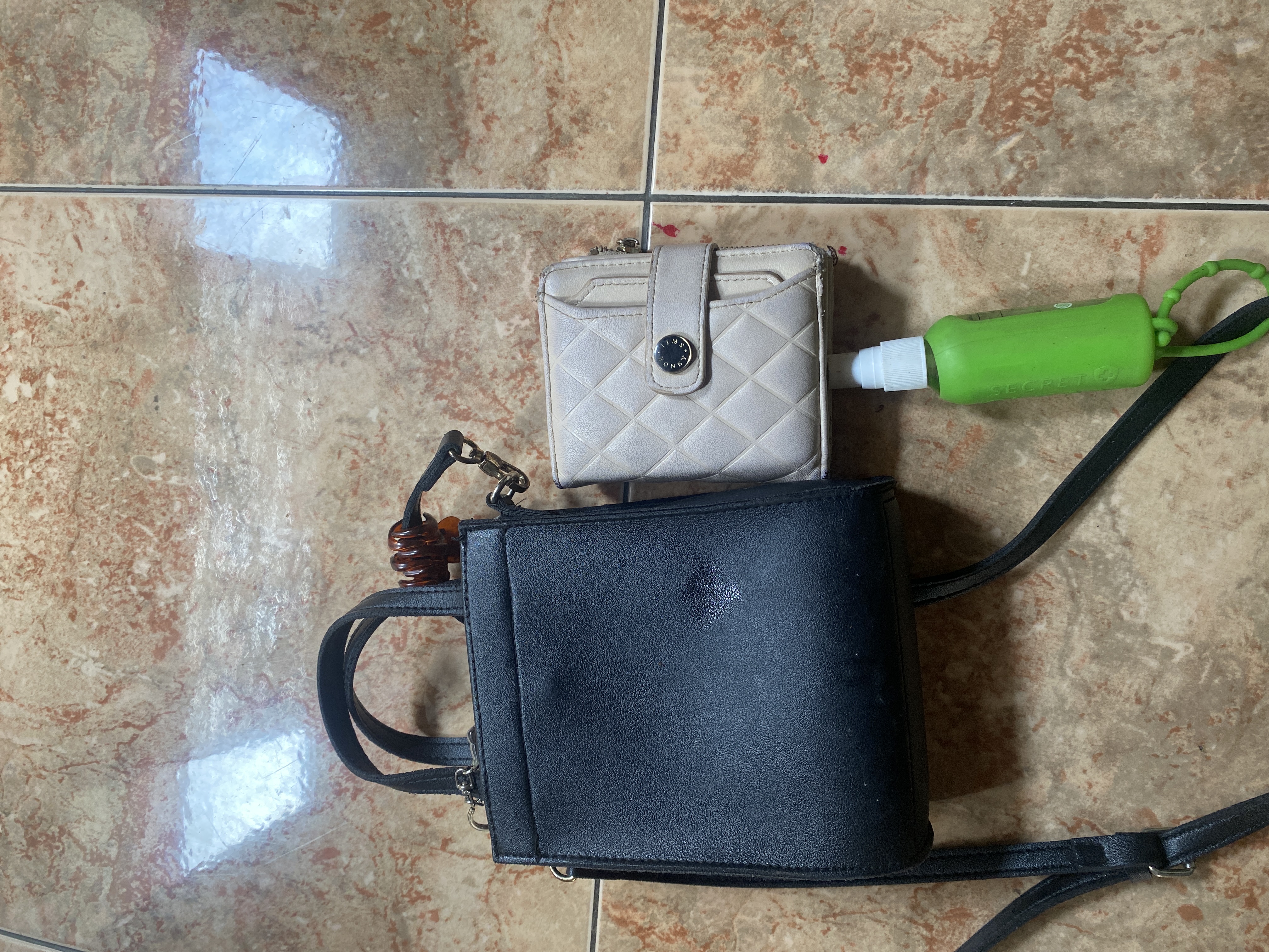 Foto laporan Tas dan dompet (TB0489)