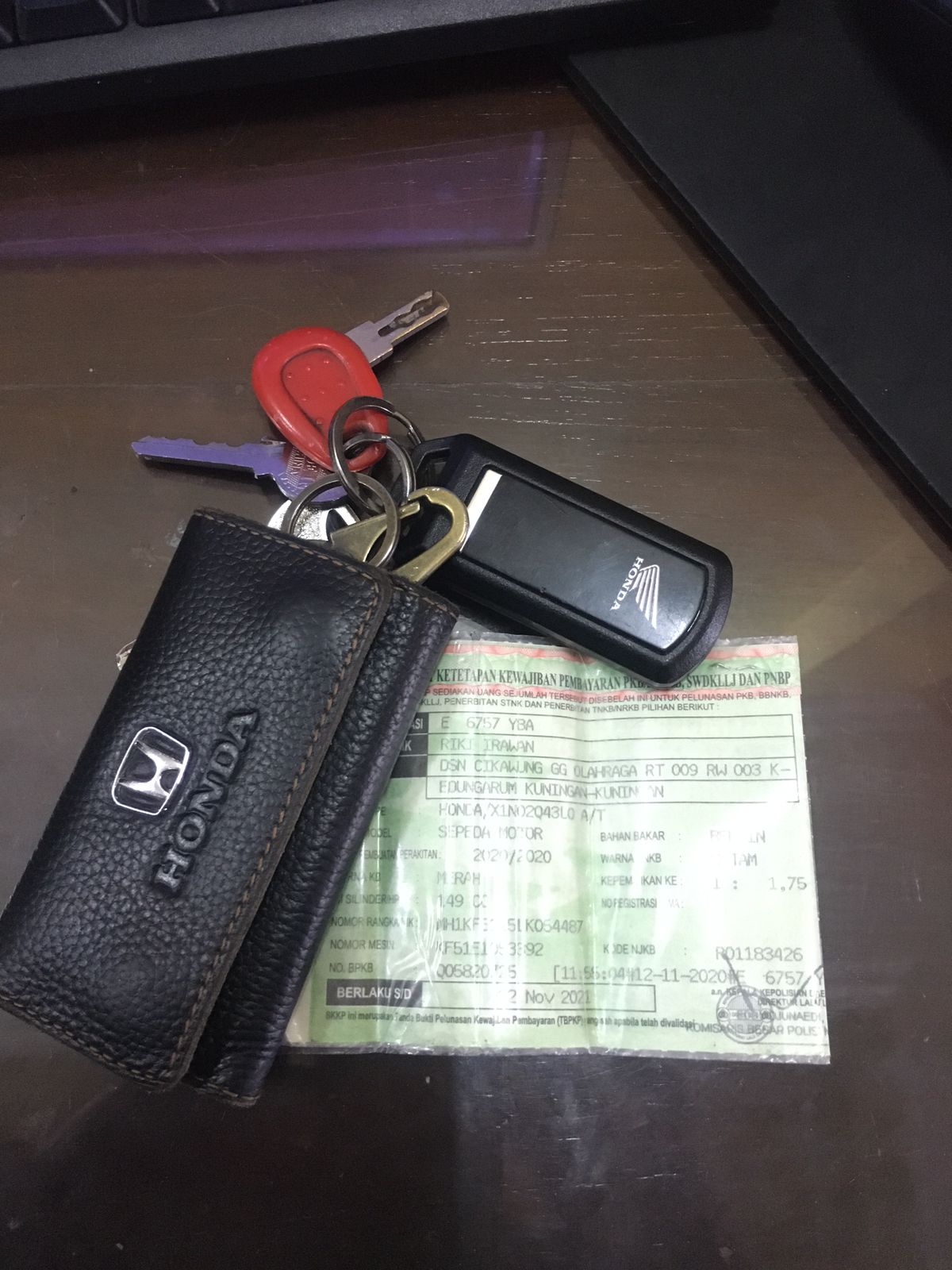 Foto laporan STNK, Kunci Remot Honda dan Dompet STNK (TB0505)