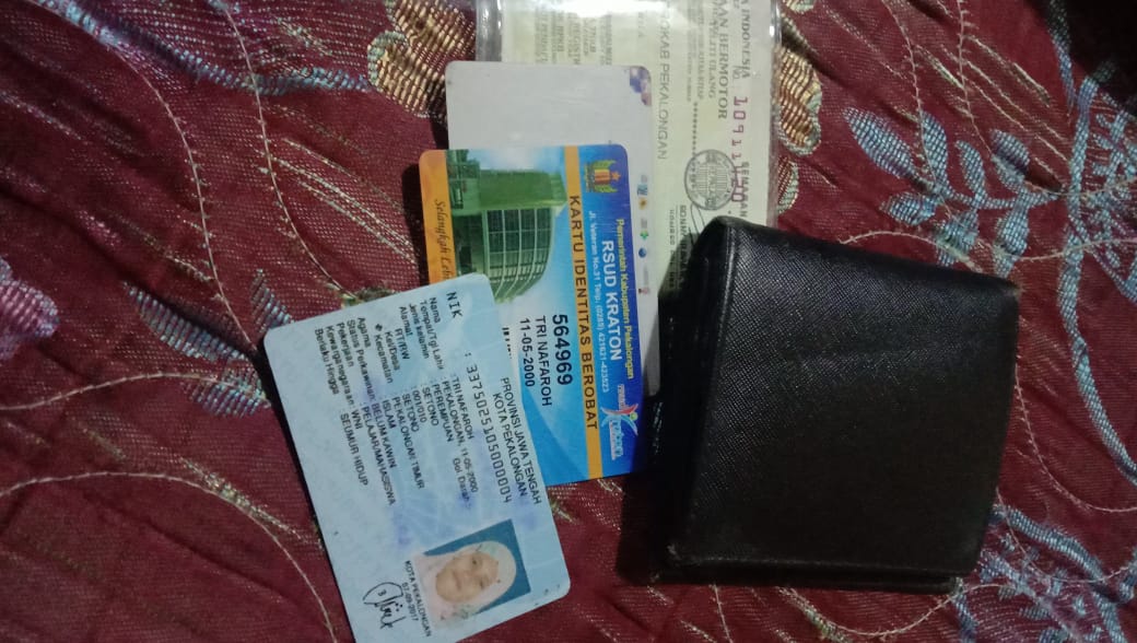 Foto laporan Dompet dan kartu identitas (TB0606)