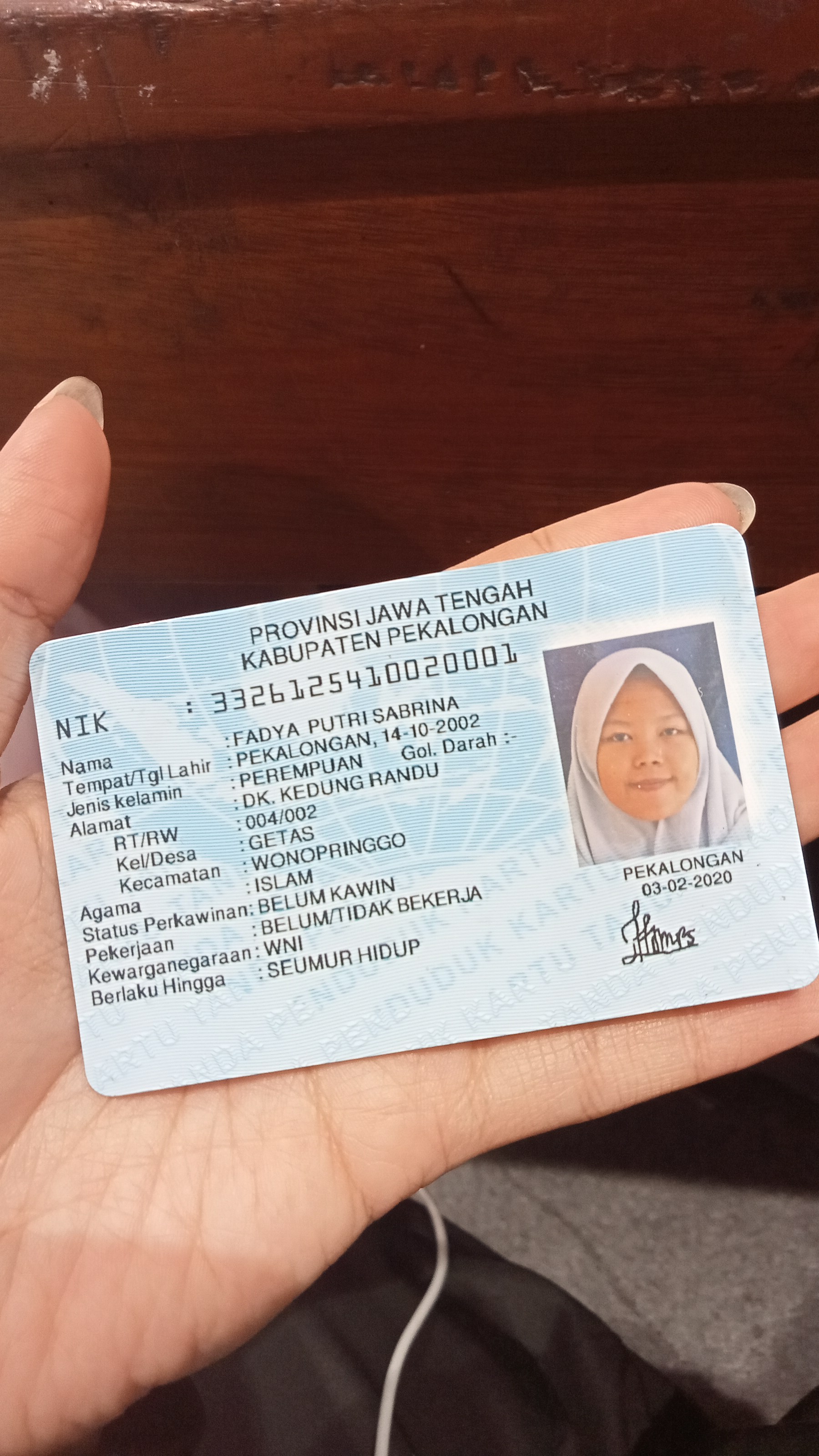 Foto laporan KTP cewe (TB0610)