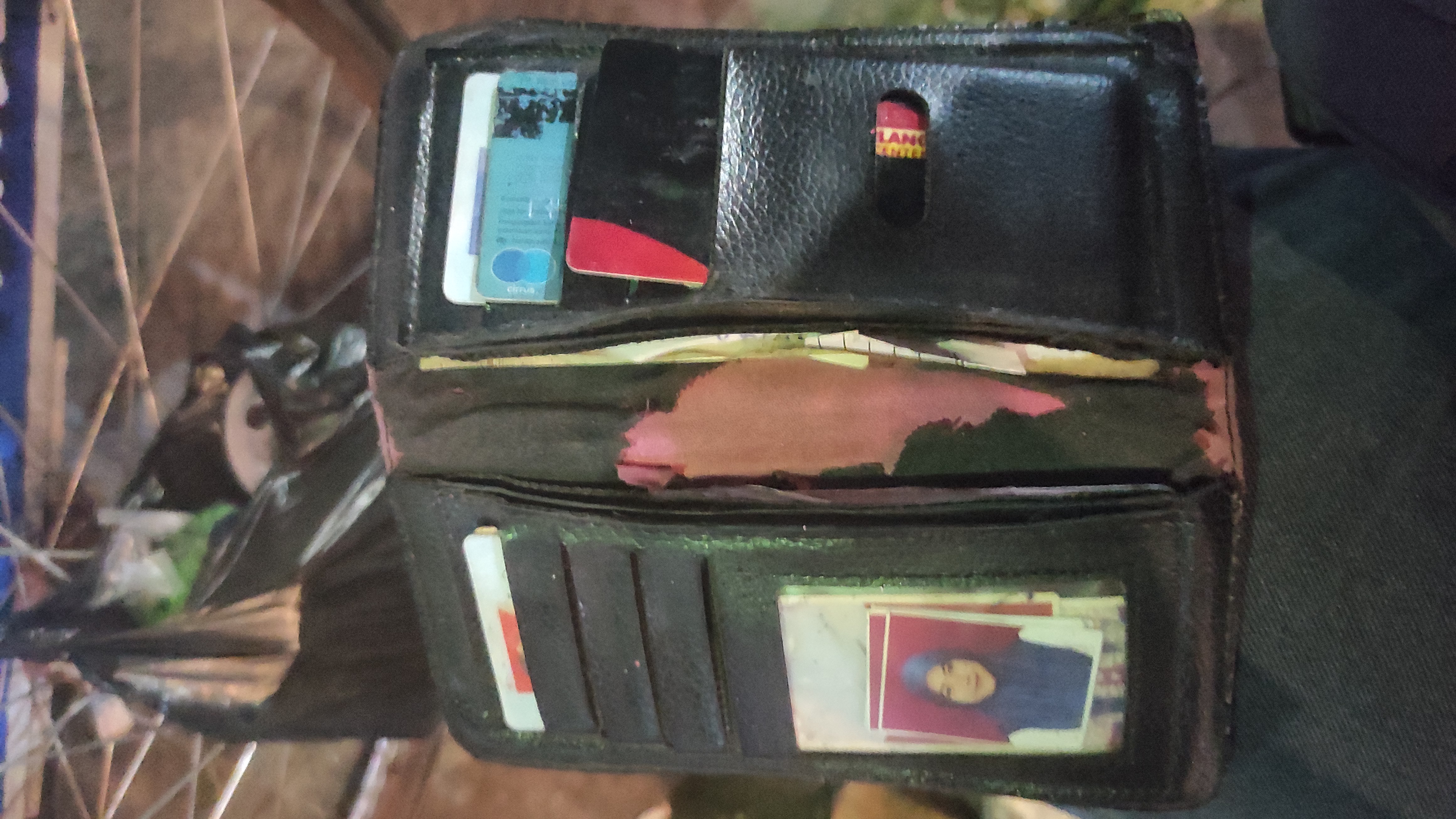 Foto laporan Dompet (TB0781)