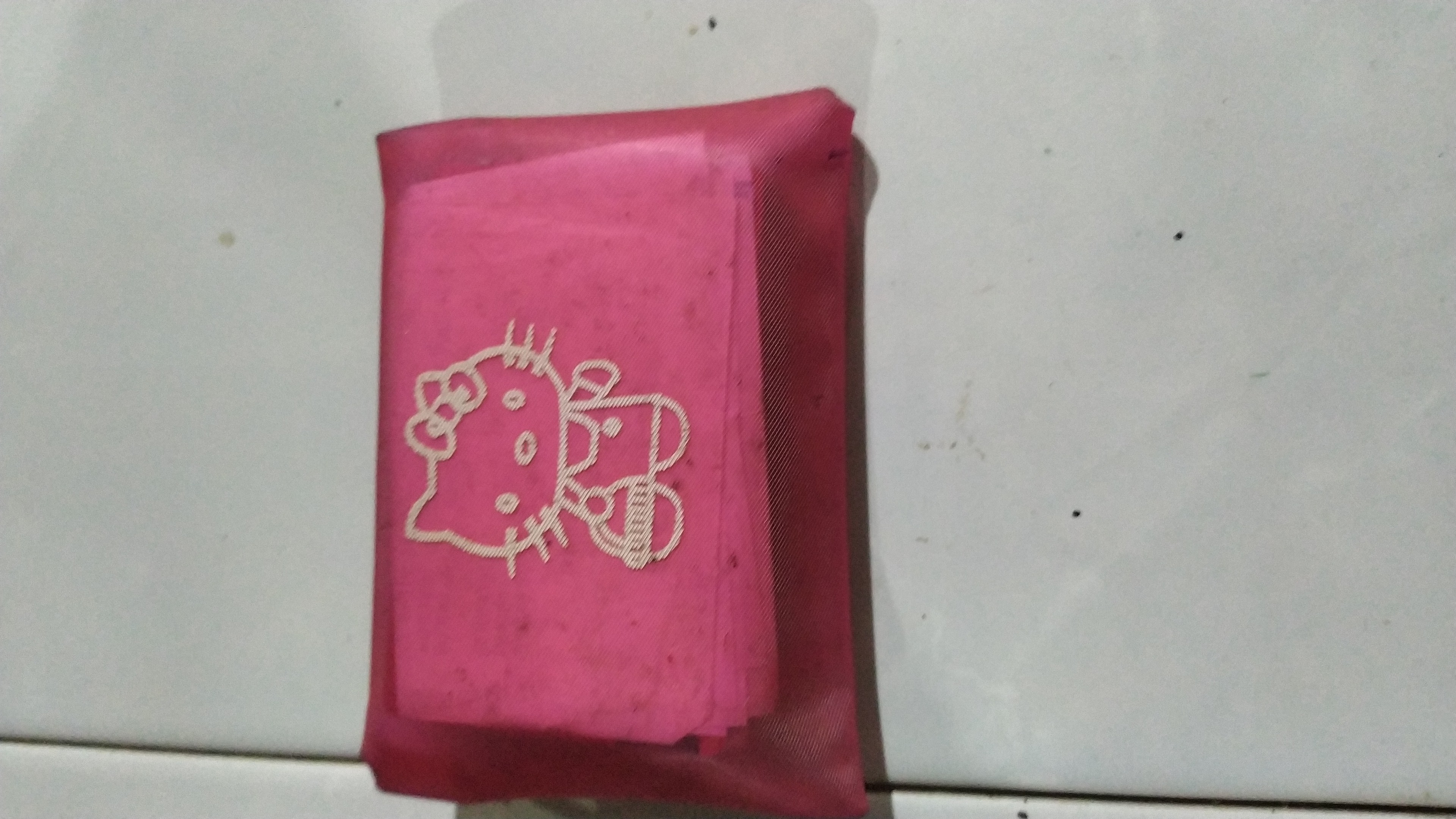 Foto laporan Dompet warna merah (TB0796)