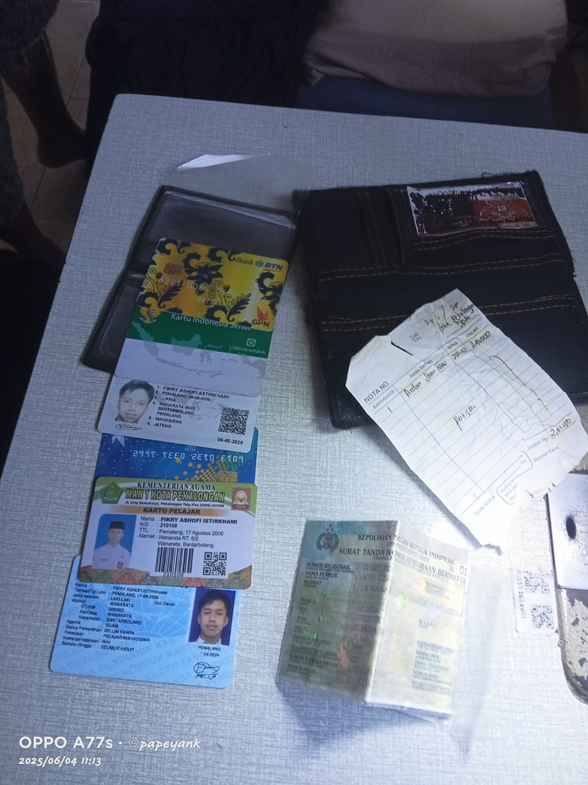 Foto laporan Dompet berisi STNK, SIM, KTP, Kartu Pelajar, dan uang senilai 500 perak (TB0809)
