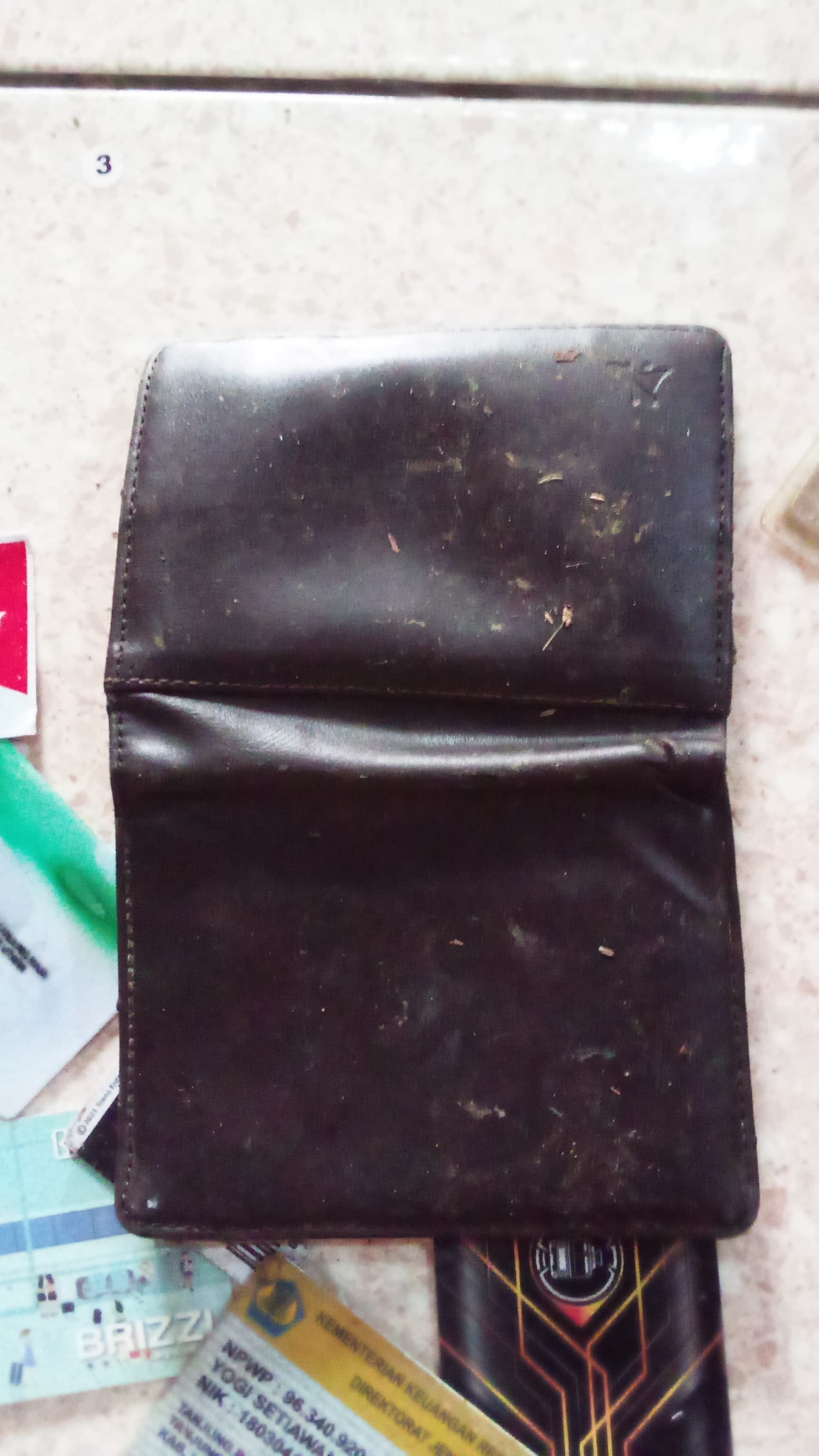 Foto laporan dompet (TB0813)