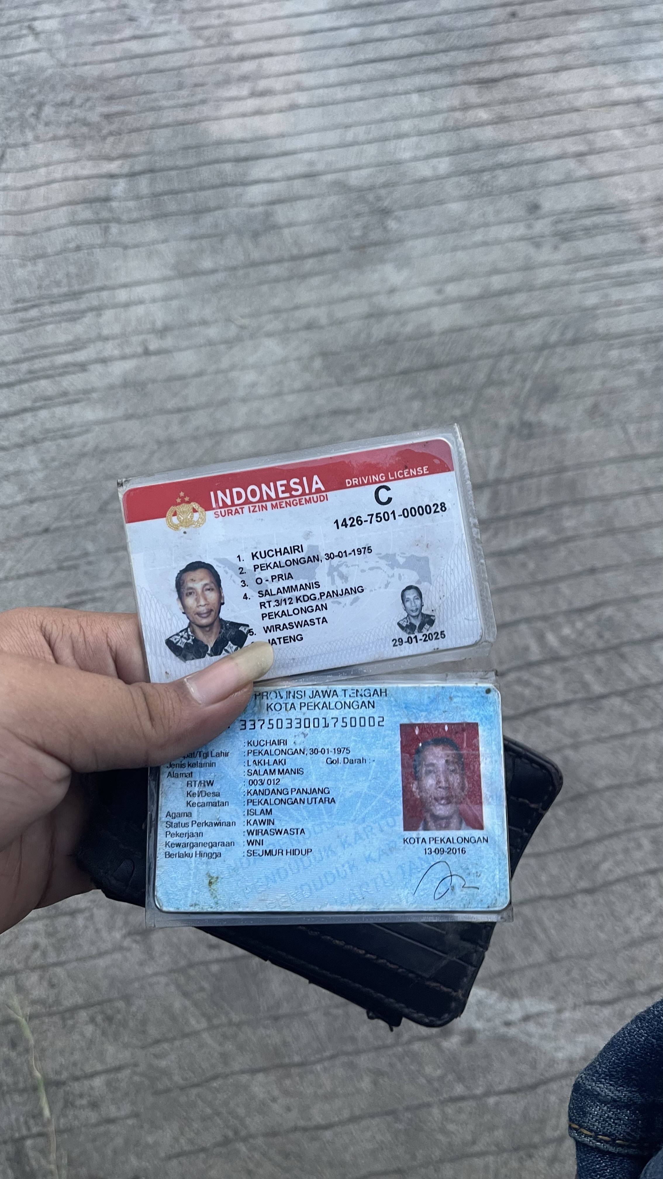 Foto laporan dompet berisi ktp dan sim (TB0879)