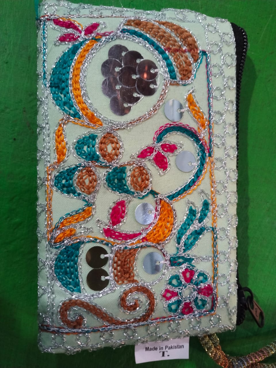 Foto laporan dompet berisi uang (TB0964)