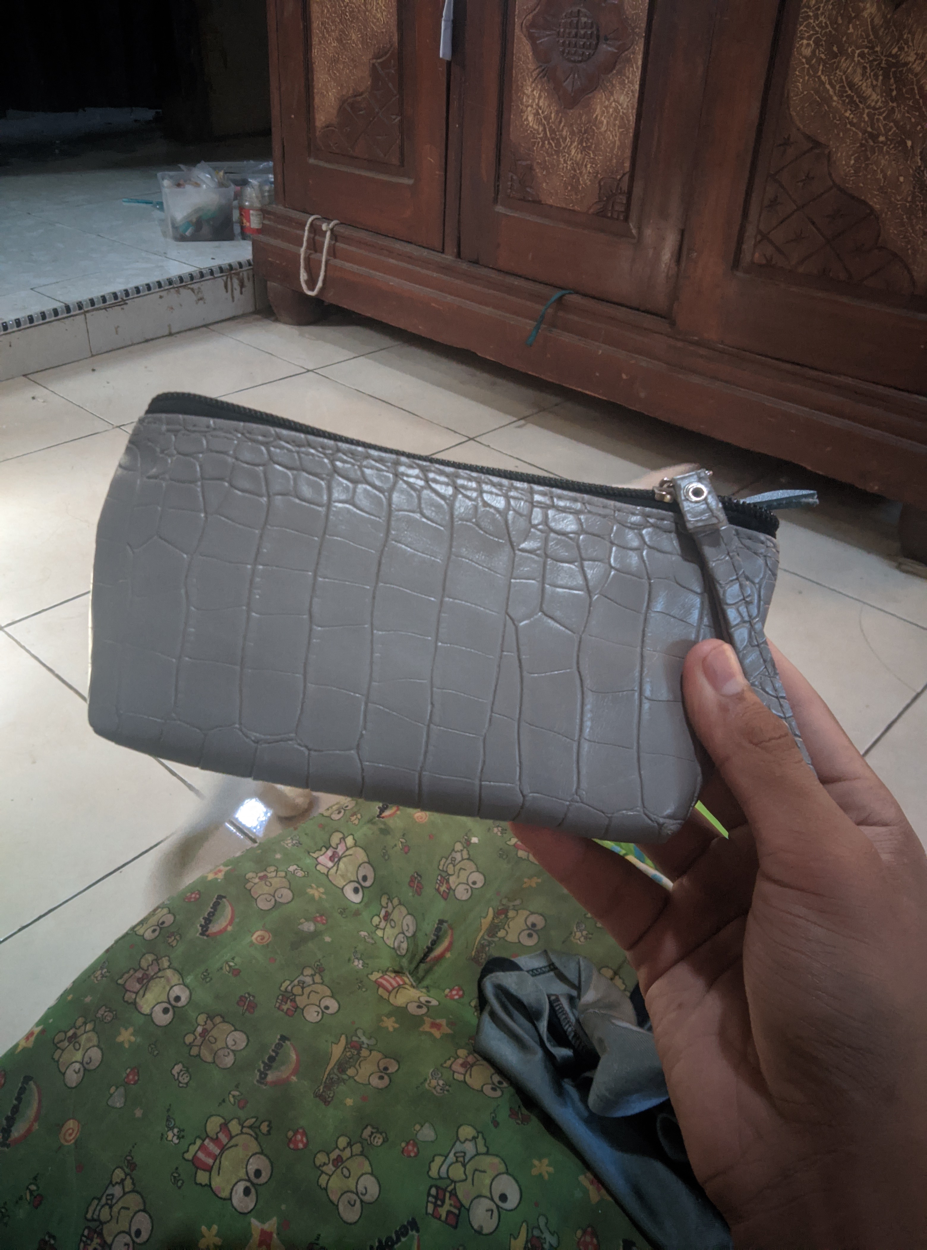 Foto laporan Dompet abu-abu (TB1029)