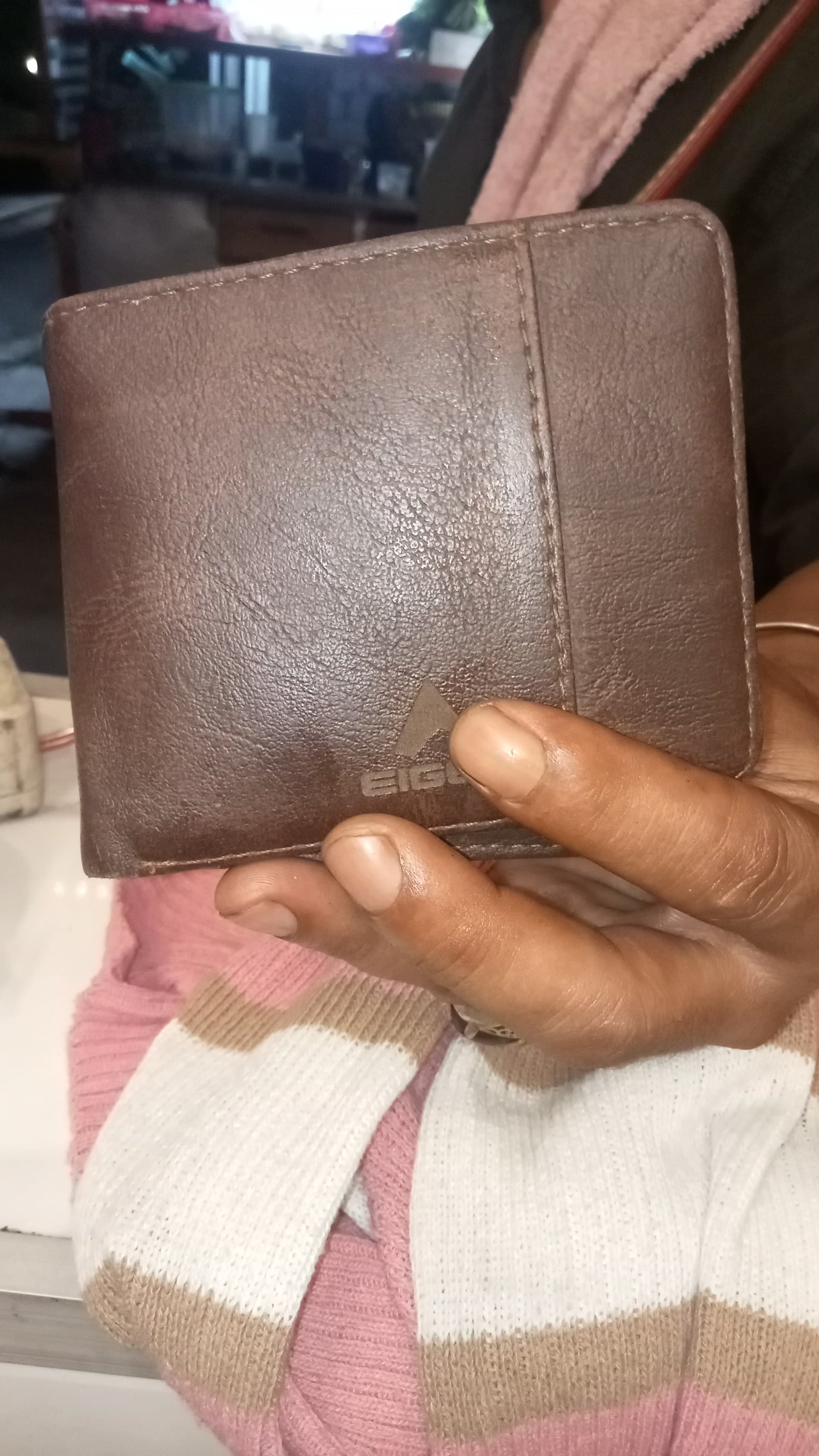 Foto laporan Dompet (TB1115)