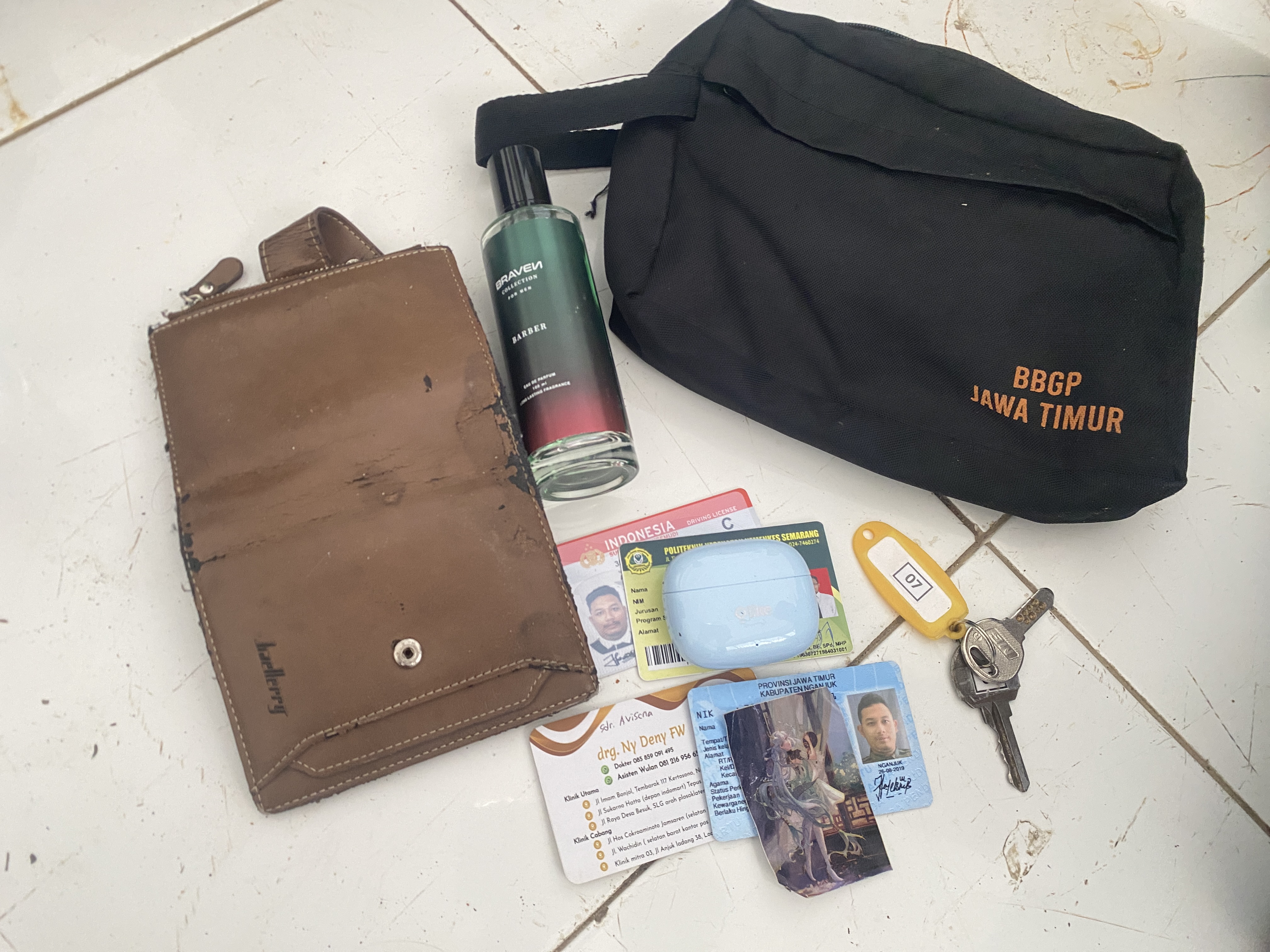 Foto laporan tas beserta dompet (TB1118)