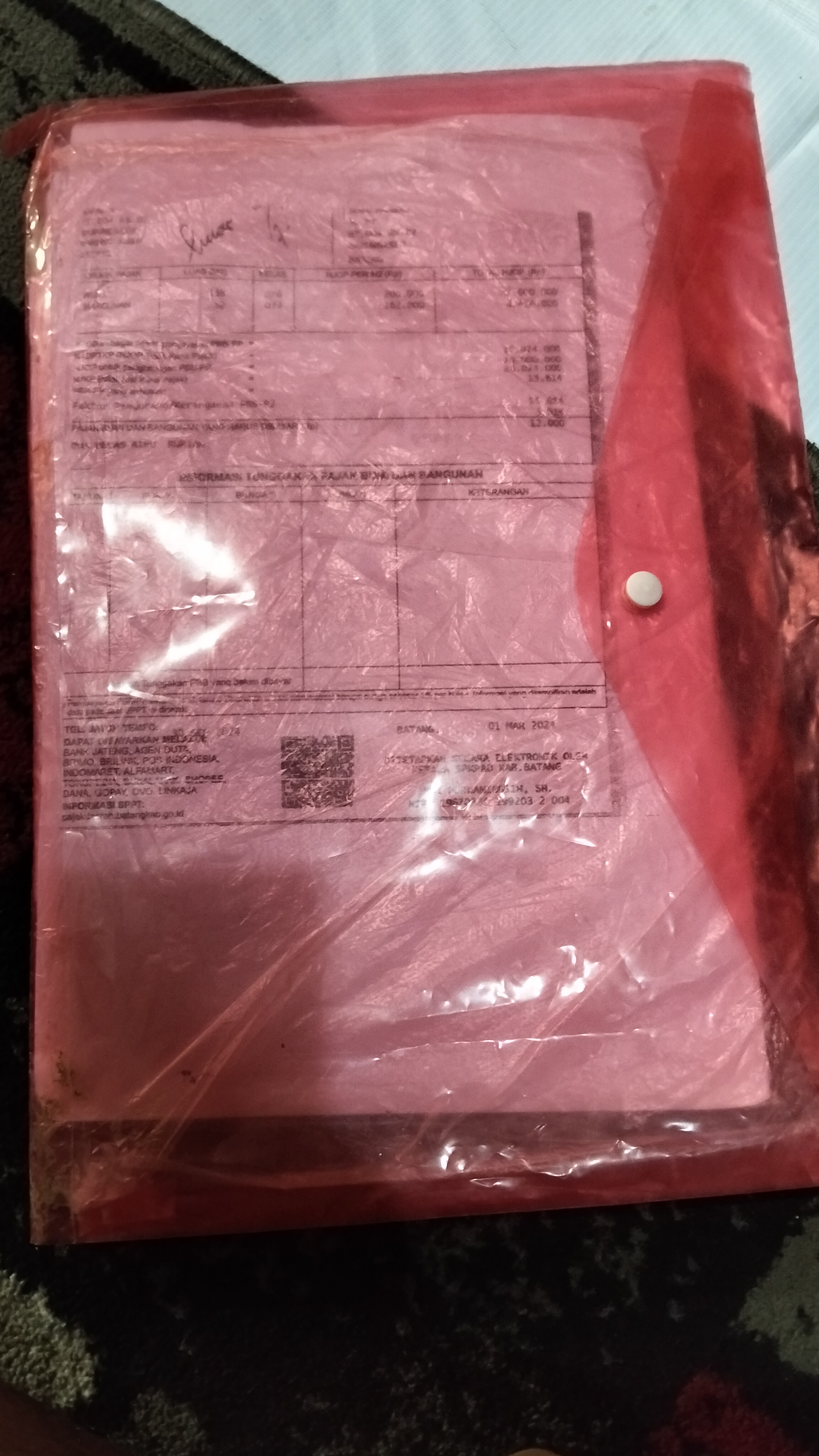 Foto laporan Map merah berisi berkas PBB (TB1226)