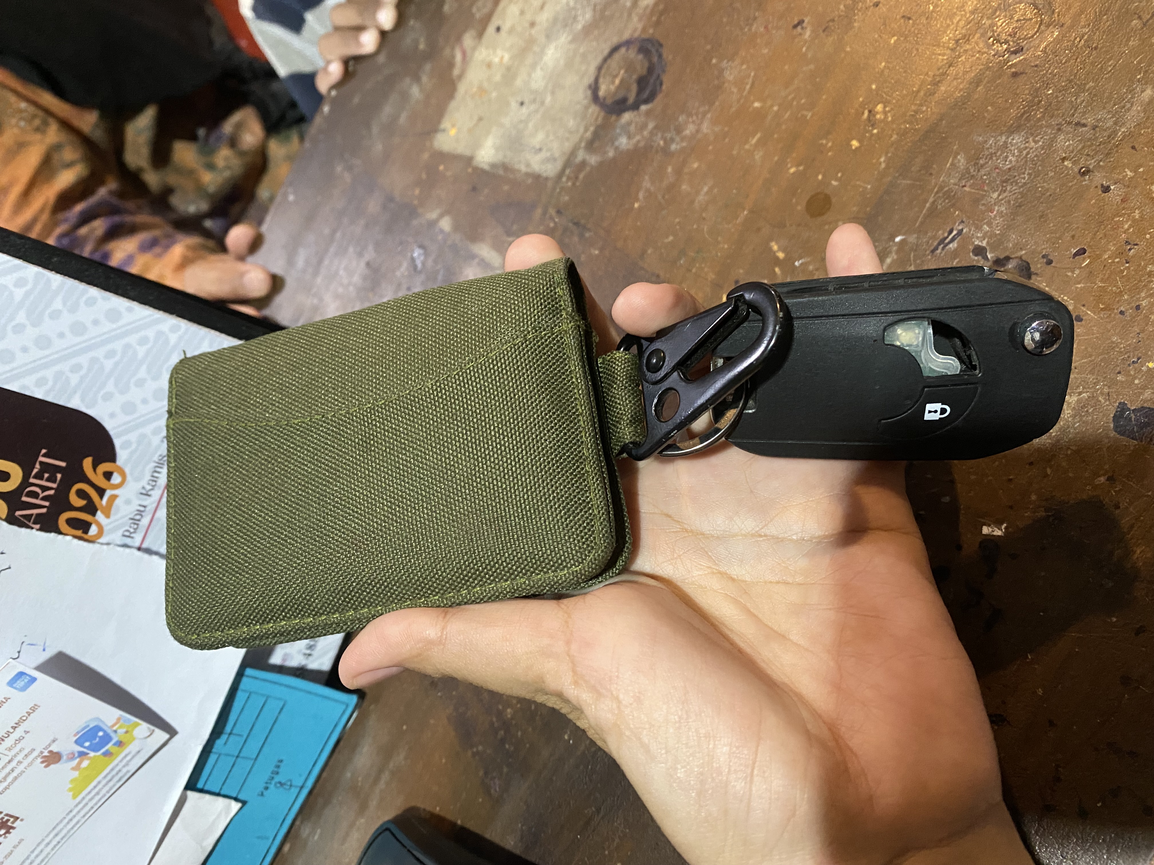 Foto laporan Dompet berisi stnk dan kunci mobil (TB1333)