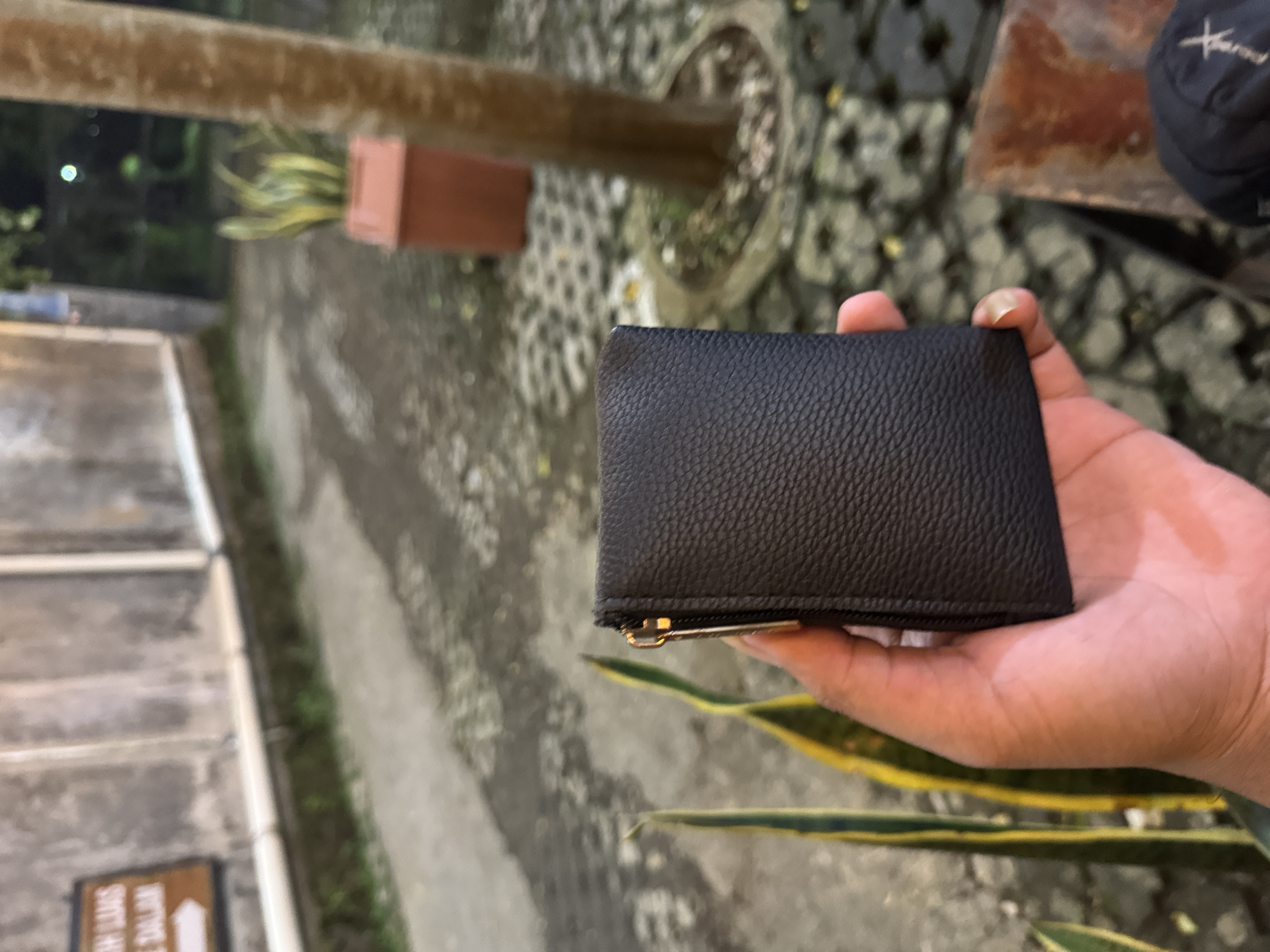 Foto laporan dompet (TB1334)