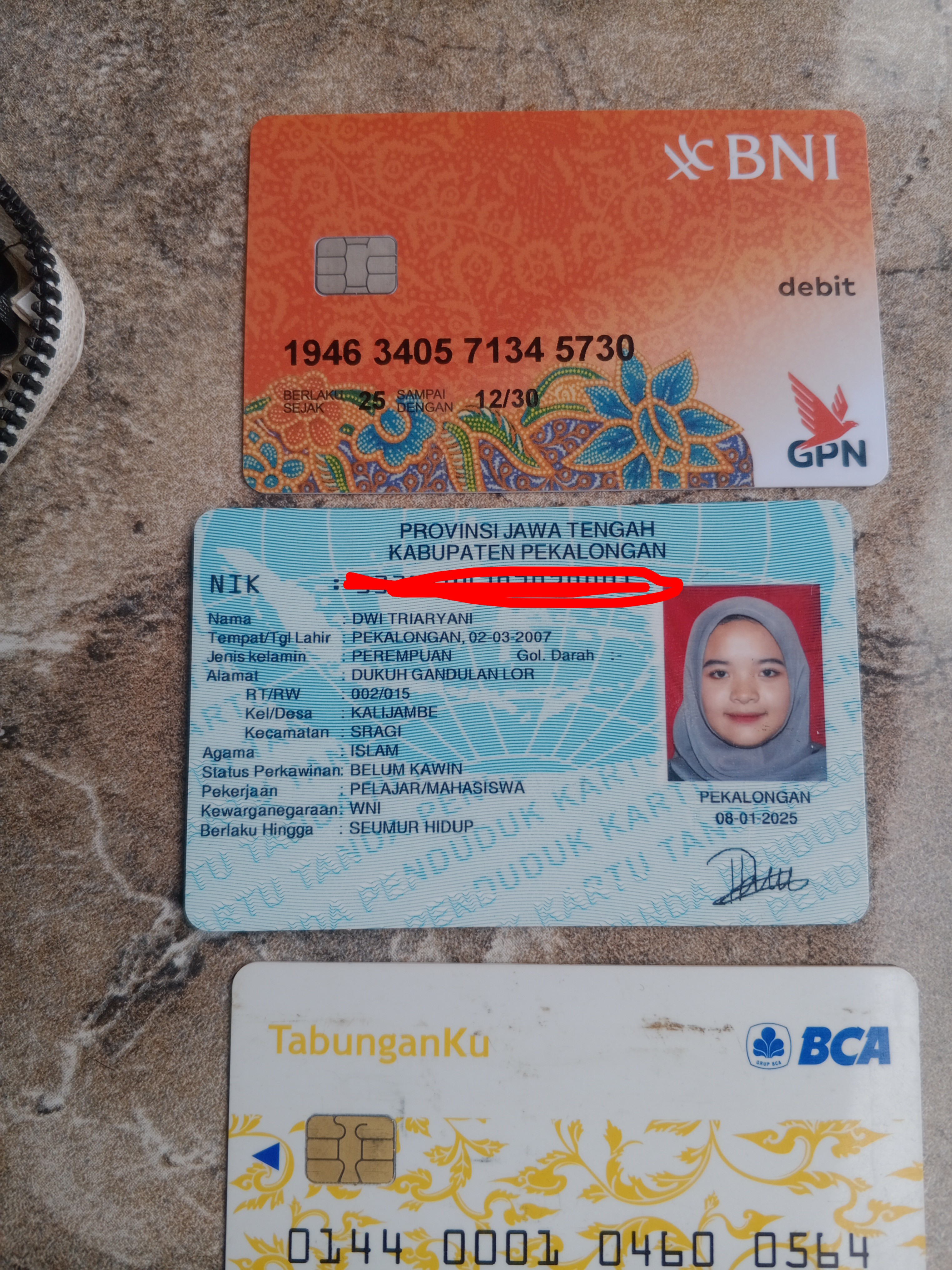 Foto laporan Dompet warna putih (TB1363)
